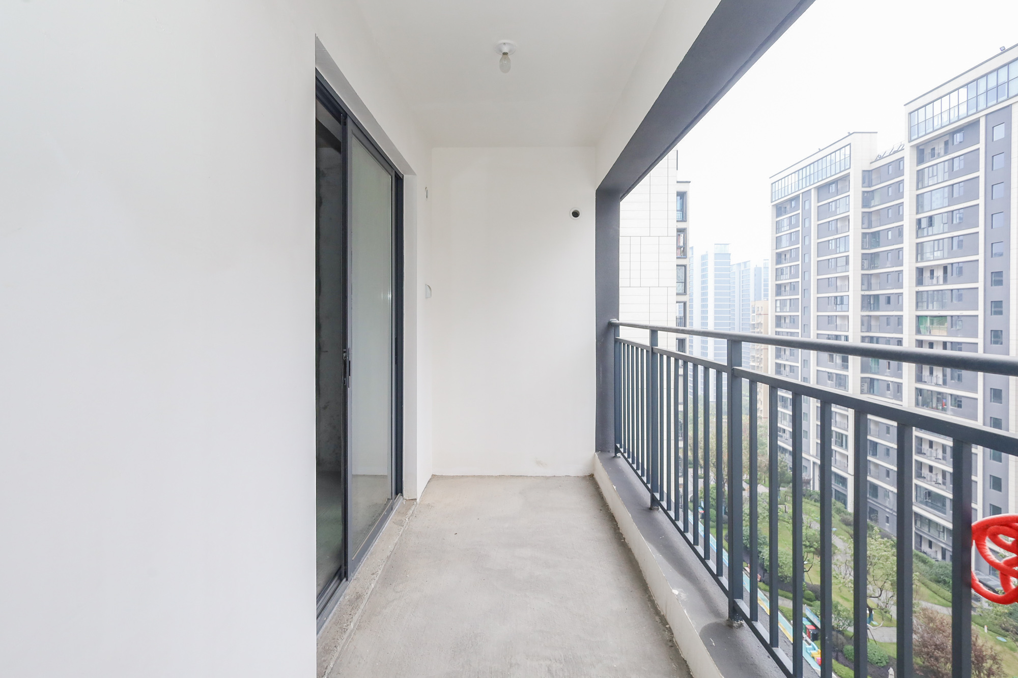 轨道中建麓江府  4室2厅2卫   198.00万阳台