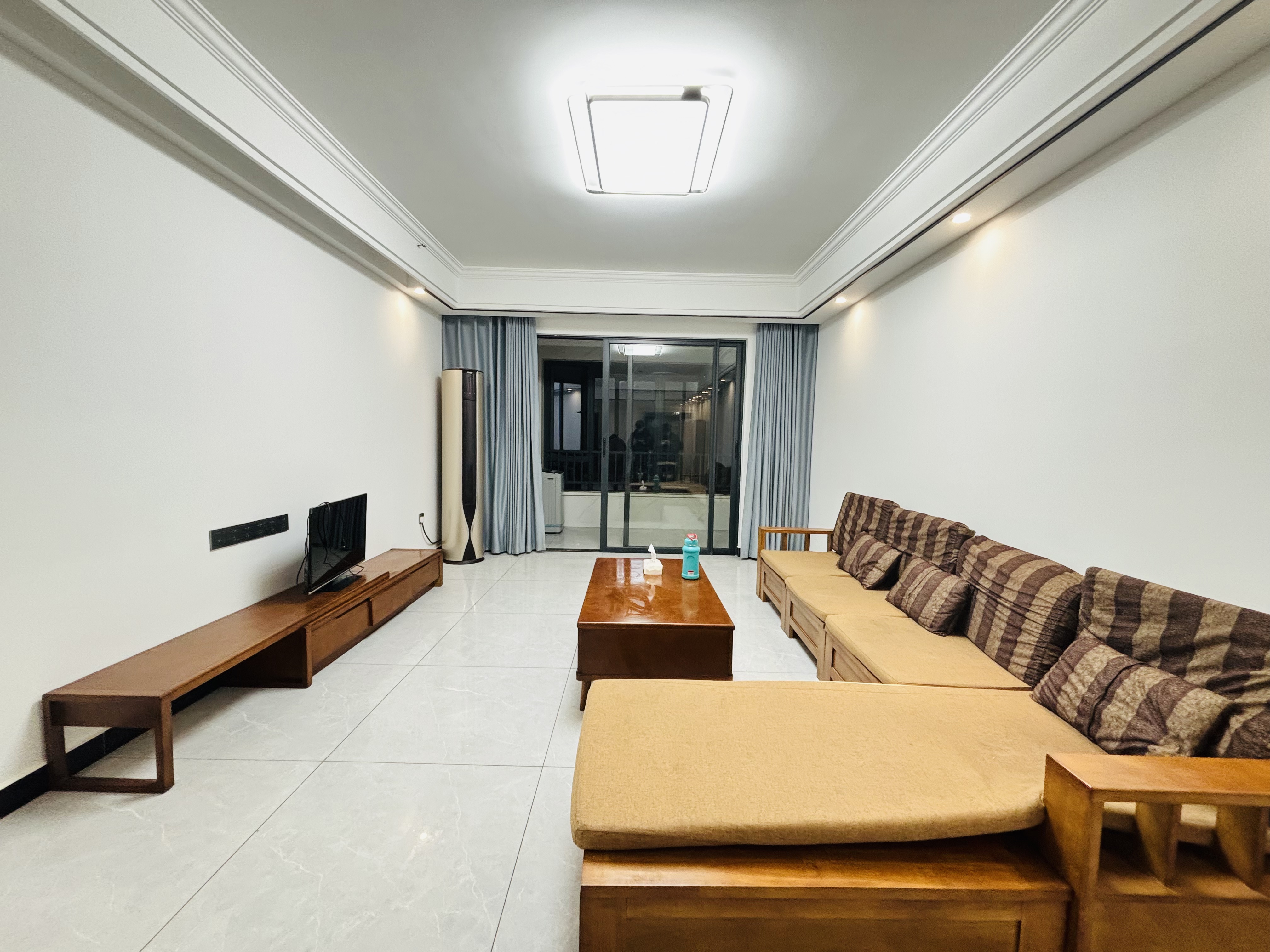 南山梅溪一方 4室2厅2卫 3300.0元/月 南山梅溪一方 4室2厅2卫 3300.0元/月室内图