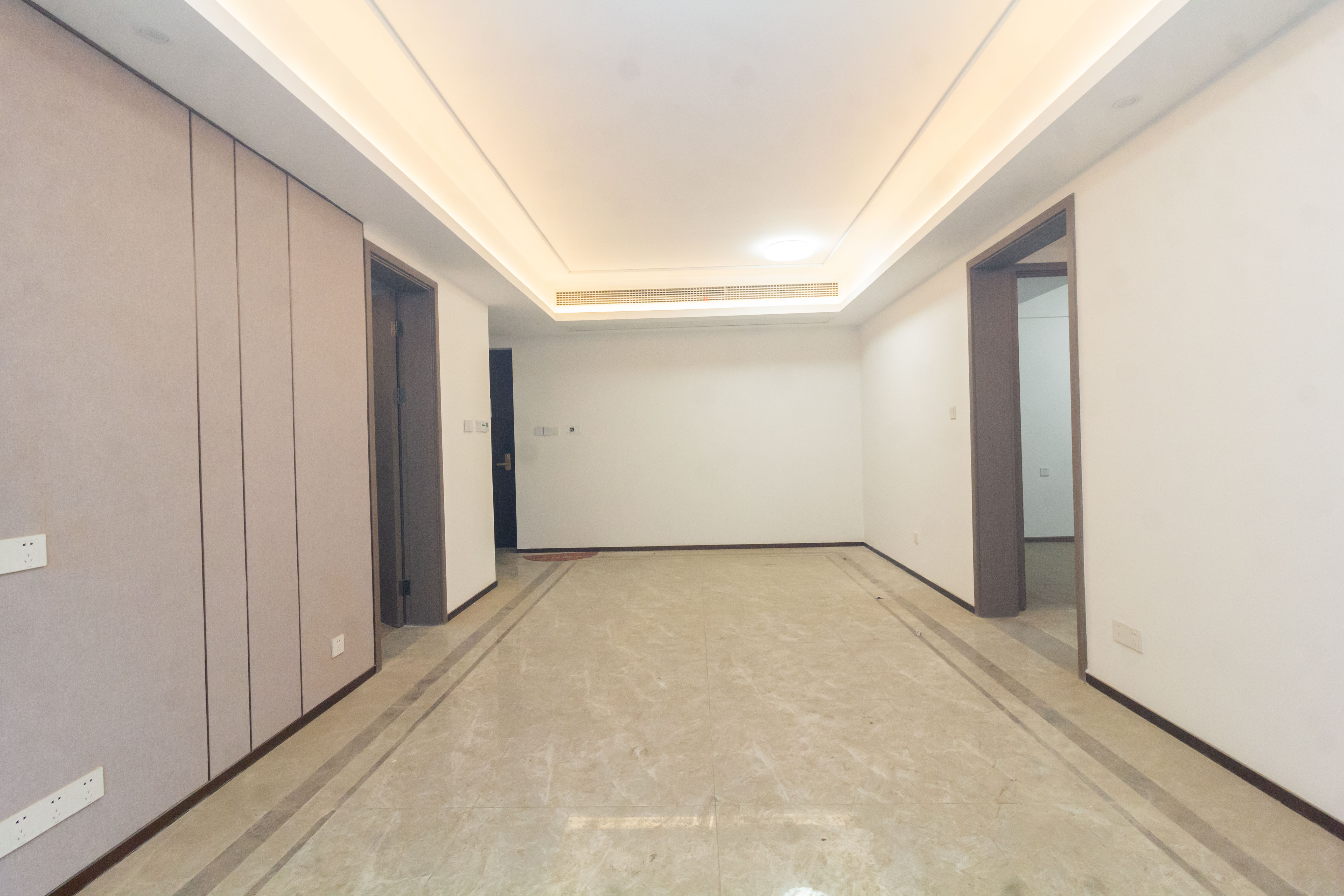 金茂建发观悦  3室2厅2卫   171.50万客厅