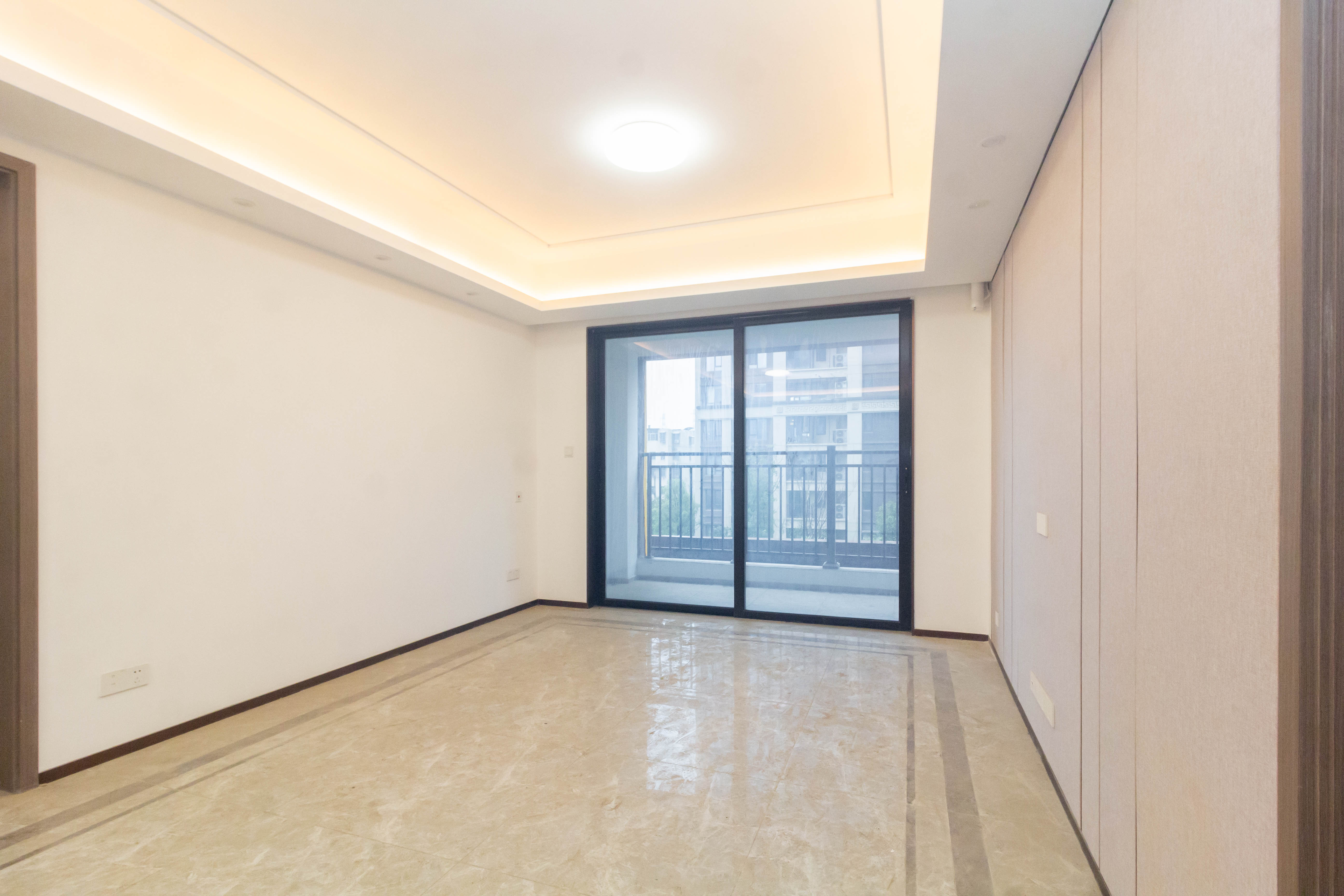 金茂建发观悦  3室2厅2卫   171.50万客厅