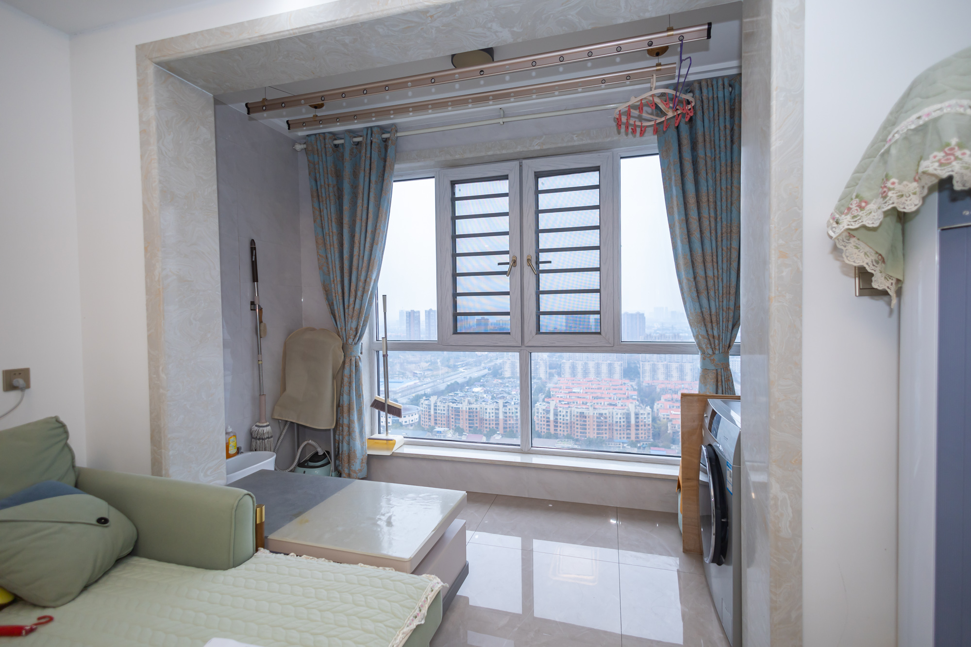 楚天世纪城西苑  3室2厅1卫    62.8万 楚天世纪城西苑  3室2厅1卫    62.8万阳台