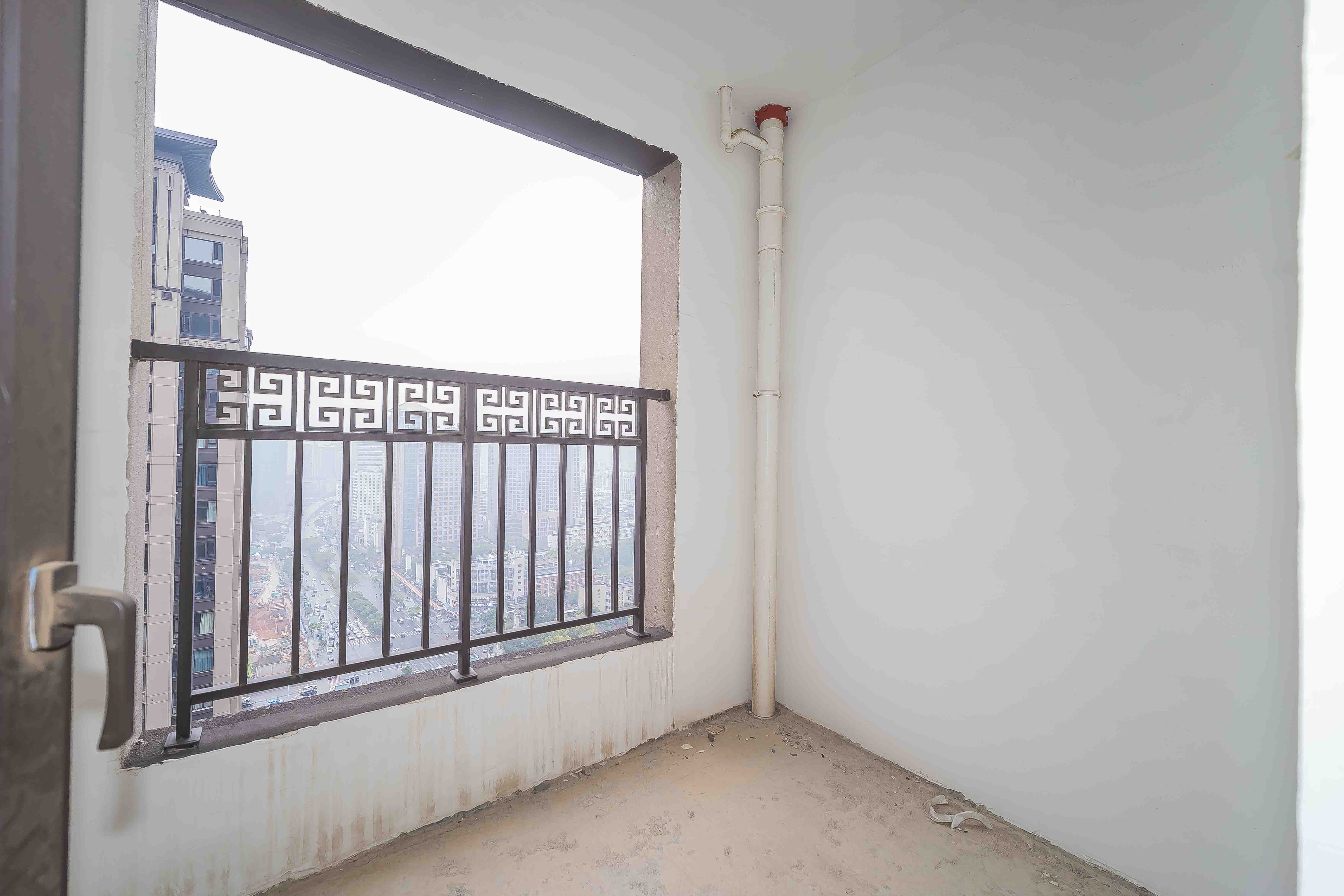 建发央玺（建发泱玺雅苑）  4室2厅2卫   315.00万阳台