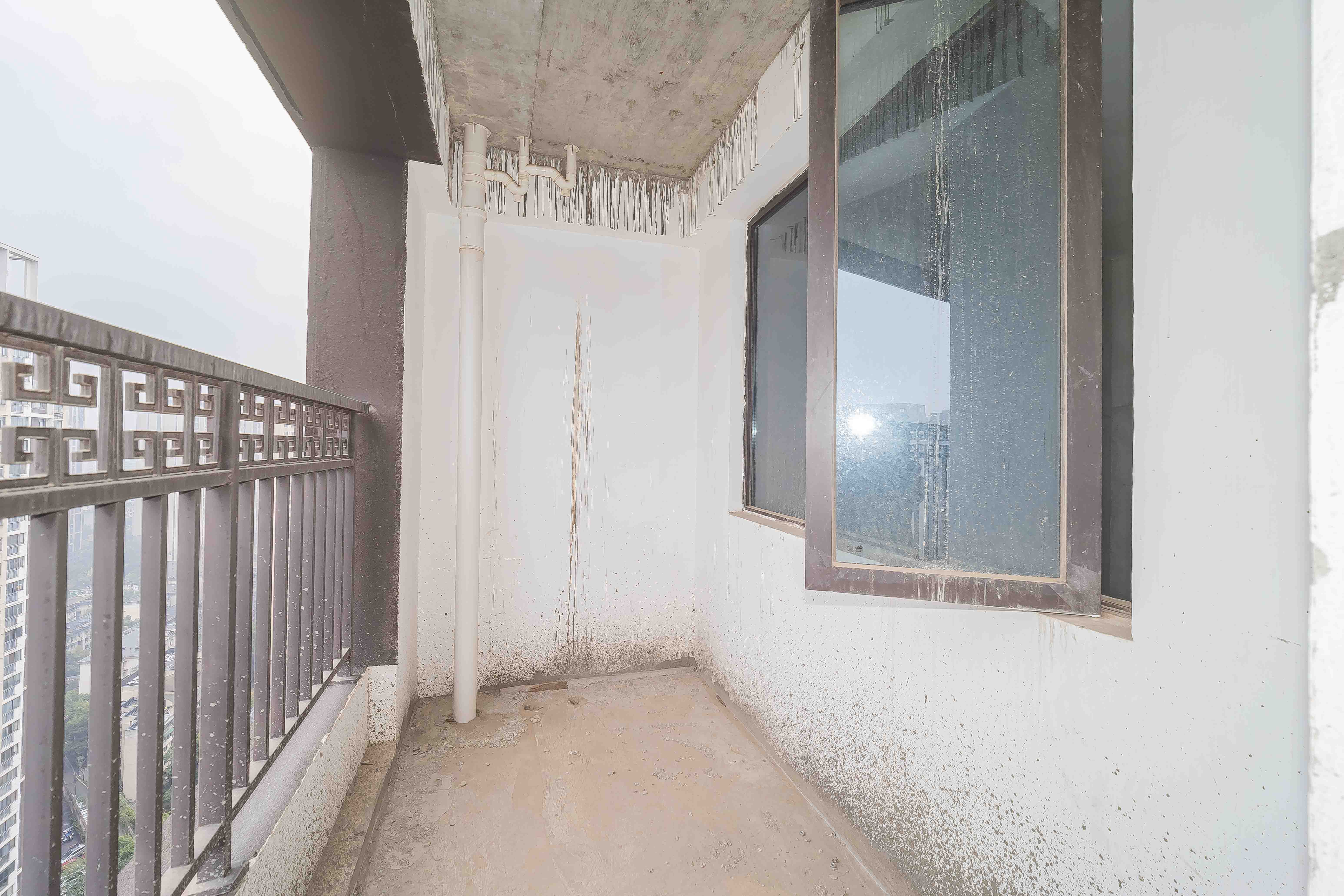 建发央玺（建发泱玺雅苑）  4室2厅2卫   315.00万阳台