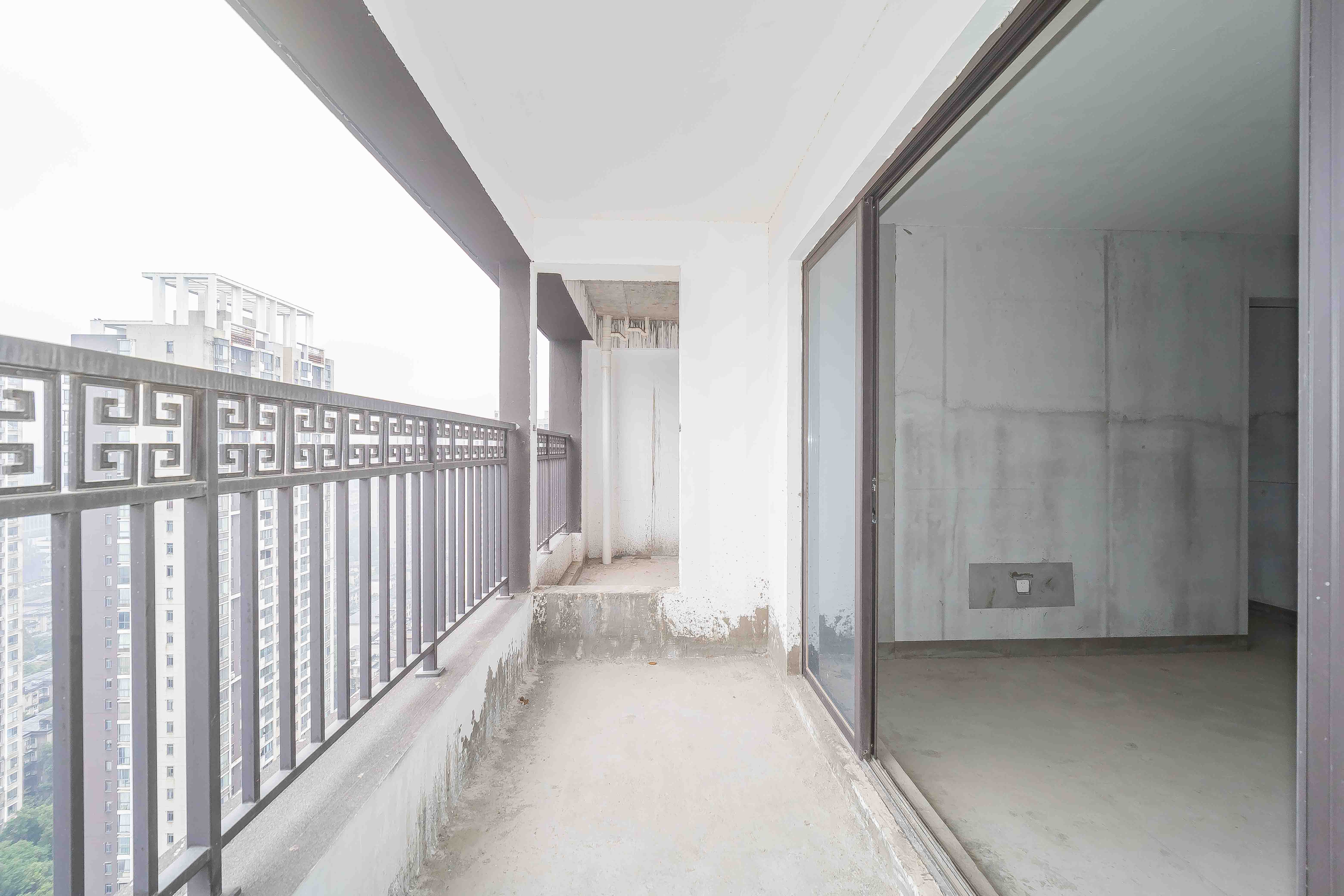 建发央玺（建发泱玺雅苑）  4室2厅2卫   315.00万阳台