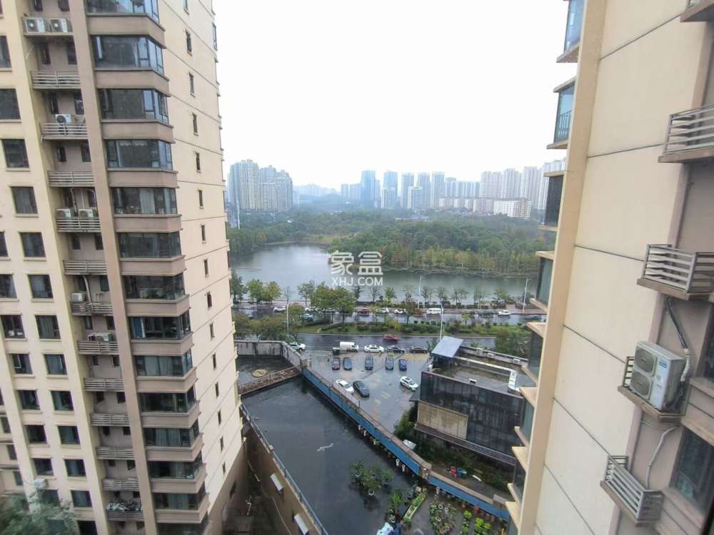 蓝溪谷  4室2厅2卫    110.0万