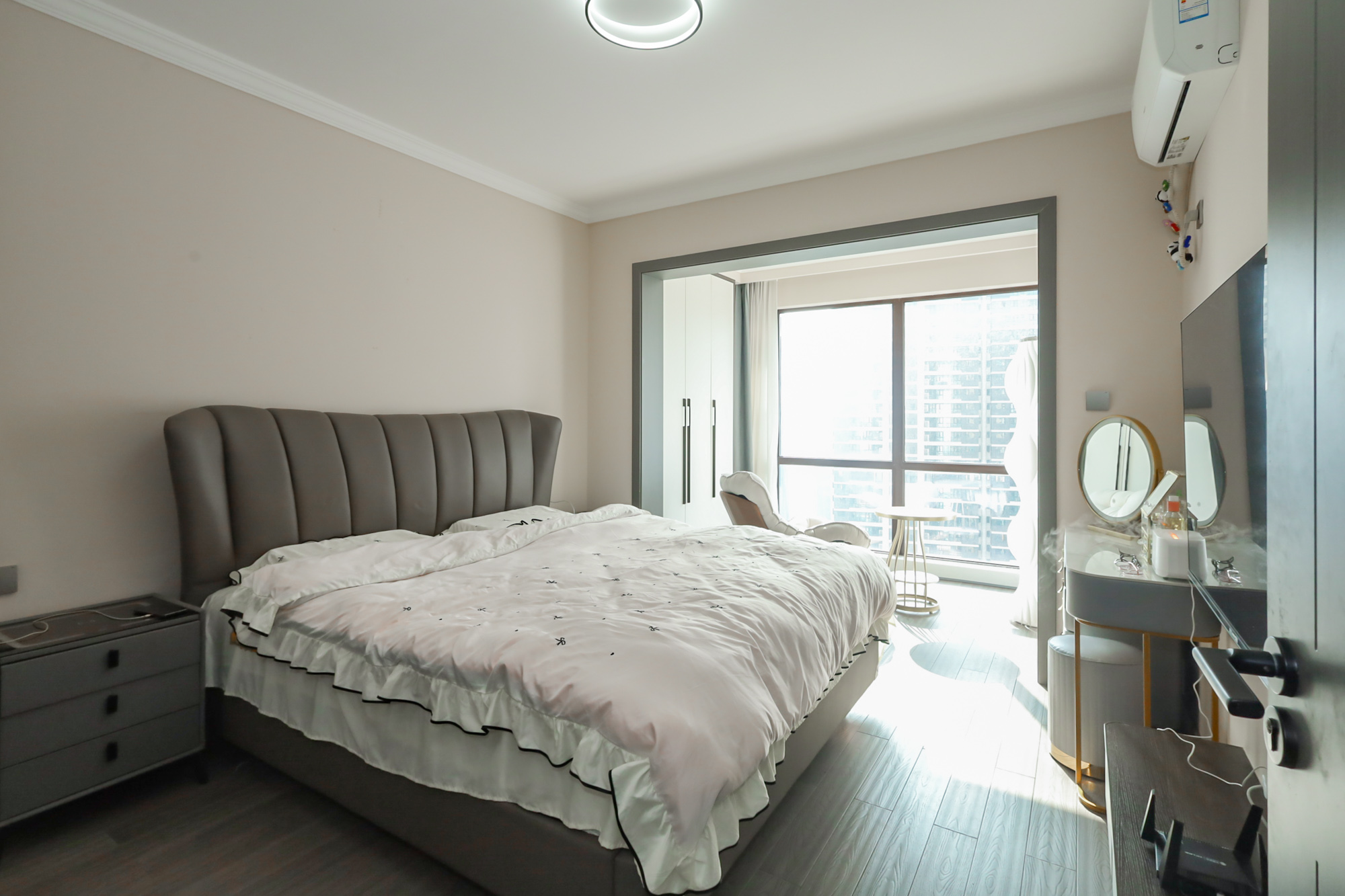 保利西海岸B区  3室2厅2卫    190.0万 保利西海岸B区  3室2厅2卫    190.0万卧室