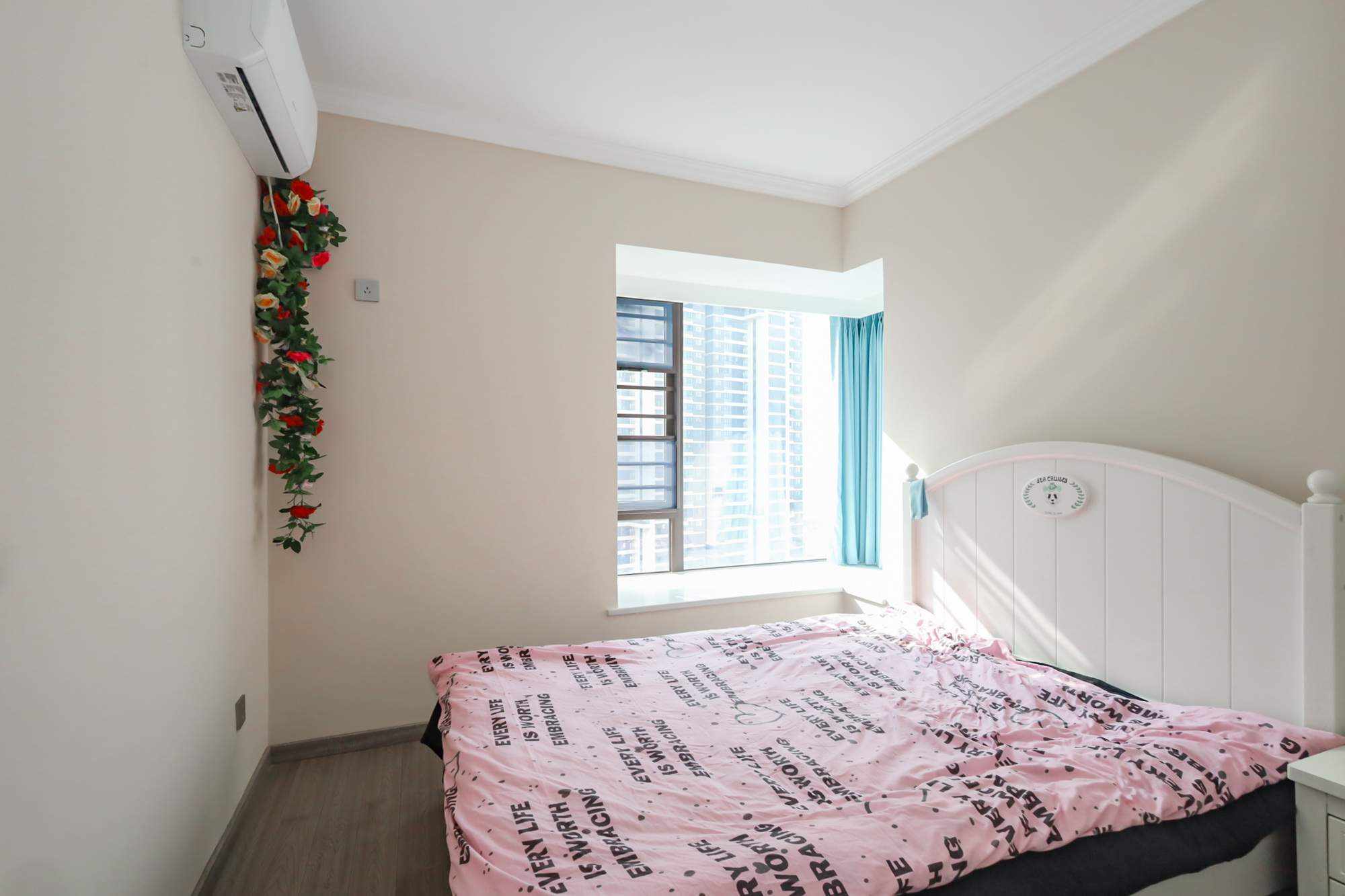 保利西海岸B区  3室2厅2卫    190.0万 保利西海岸B区  3室2厅2卫    190.0万卧室