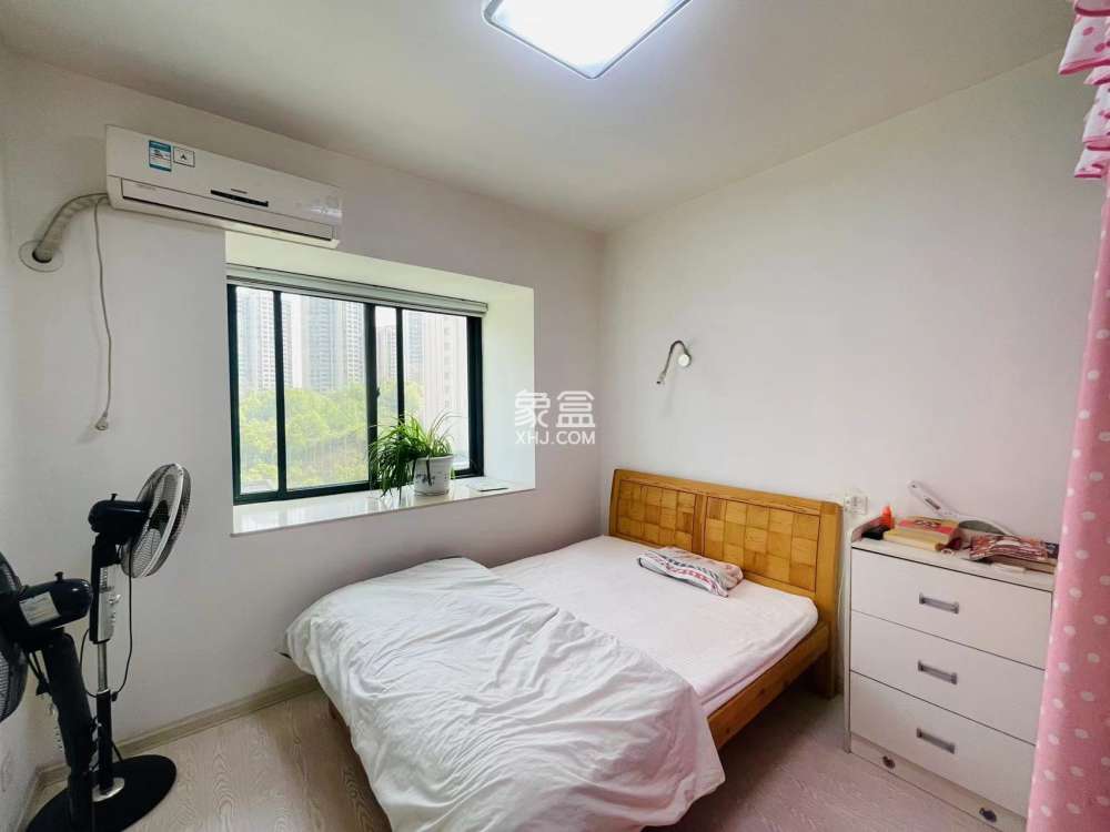 颐景园 4室2厅2卫 2000.0元/月 颐景园 4室2厅2卫 2000.0元/月室内图