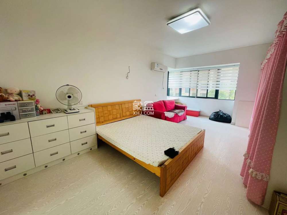 颐景园 4室2厅2卫 2000.0元/月 颐景园 4室2厅2卫 2000.0元/月室内图