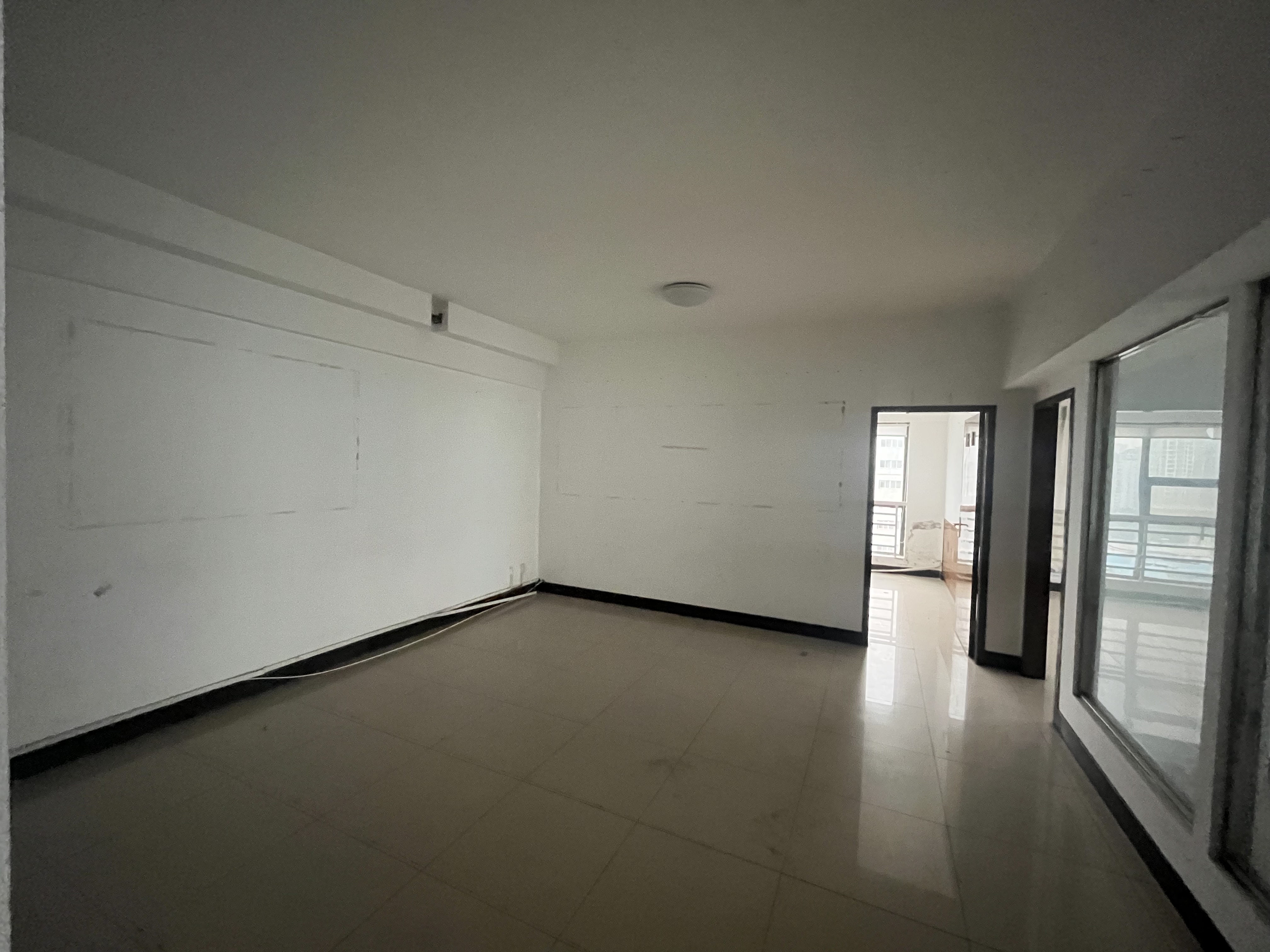 中房电脑大市场 4室1厅1卫 2100.0元/月 中房电脑大市场 4室1厅1卫 2100.0元/月室内图