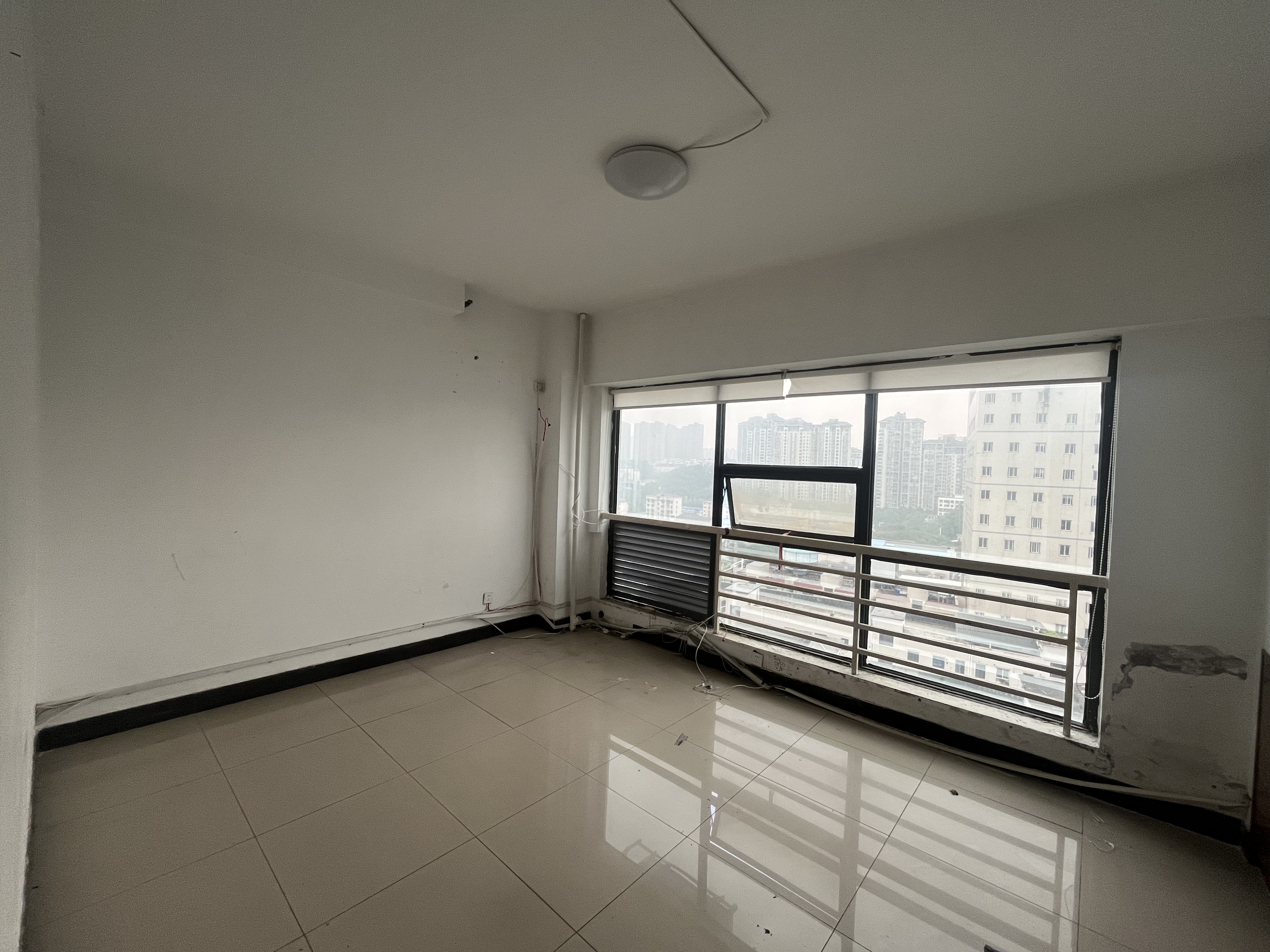 中房电脑大市场 4室1厅1卫 2100.0元/月 中房电脑大市场 4室1厅1卫 2100.0元/月室内图