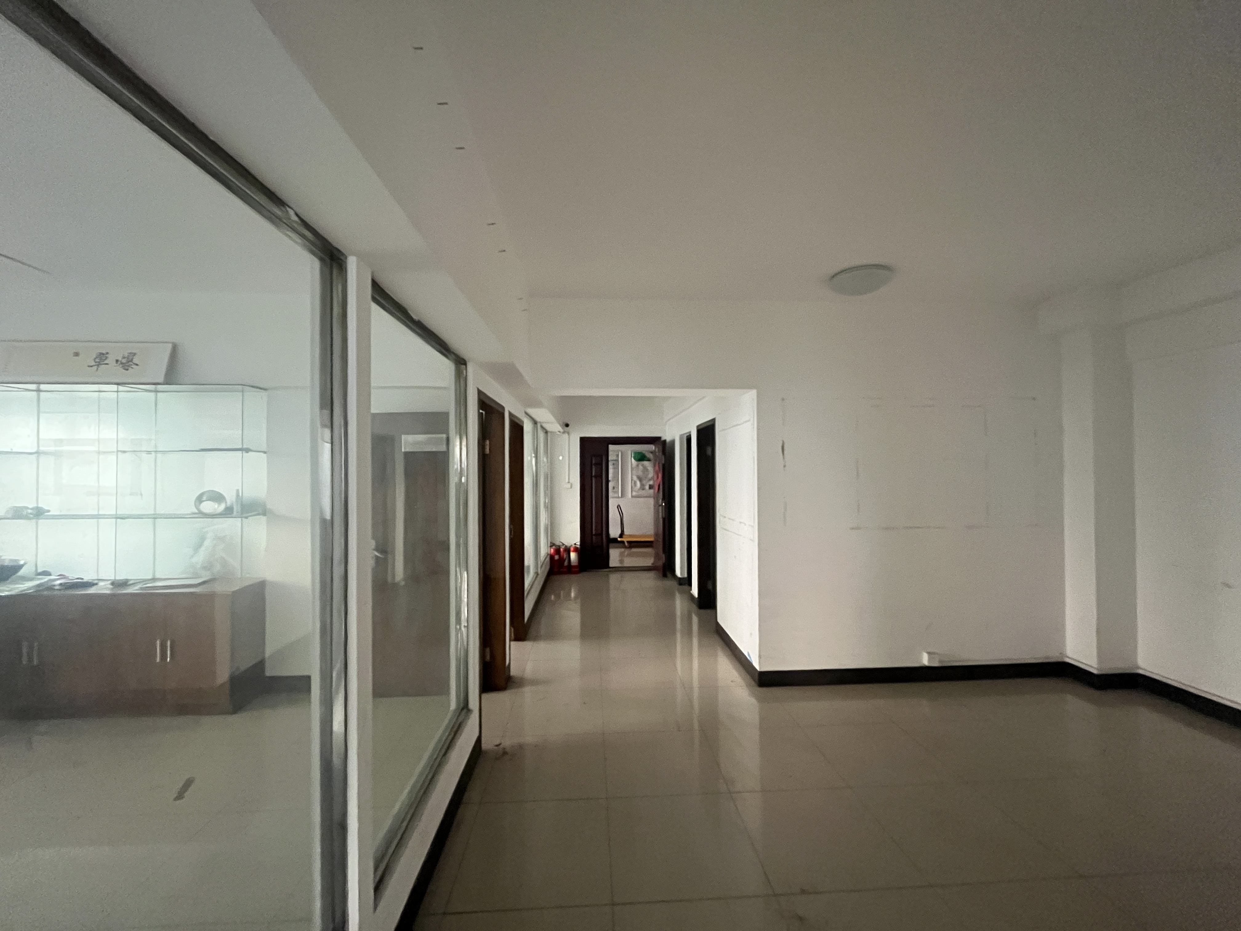 中房电脑大市场 4室1厅1卫 2100.0元/月 中房电脑大市场 4室1厅1卫 2100.0元/月室内图