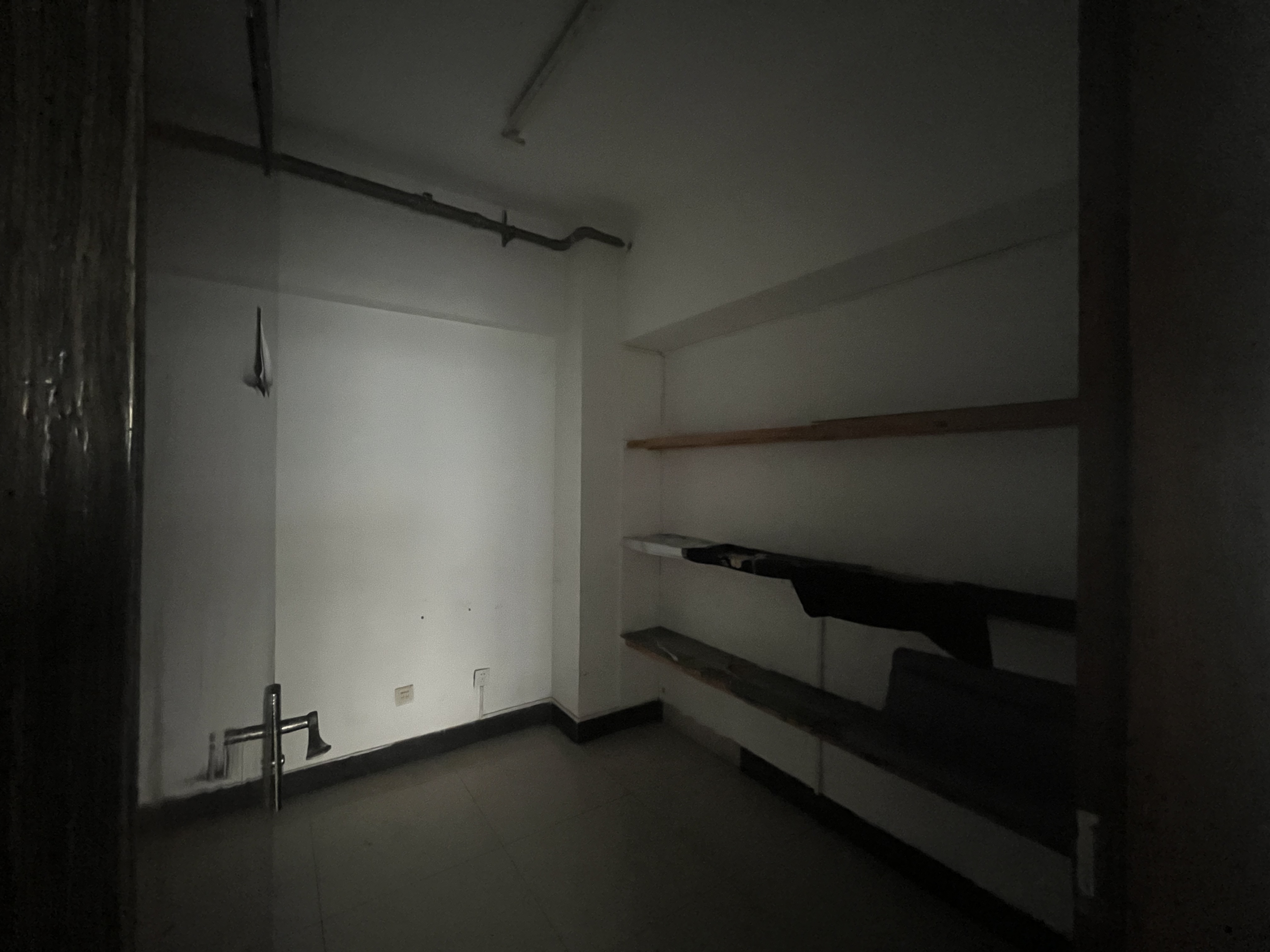 中房电脑大市场 4室1厅1卫 2100.0元/月 中房电脑大市场 4室1厅1卫 2100.0元/月室内图