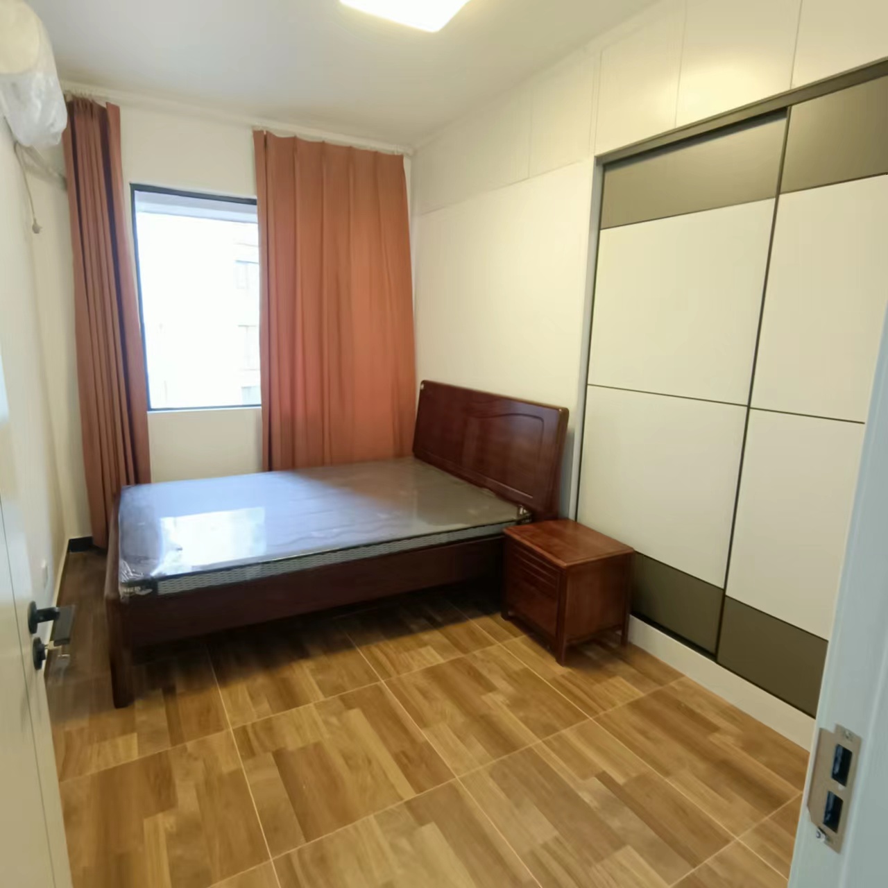 湘诚德峰小区B区  4室2厅2卫    3200.0元/月 湘诚德峰小区B区  4室2厅2卫    3200.0元/月室内图