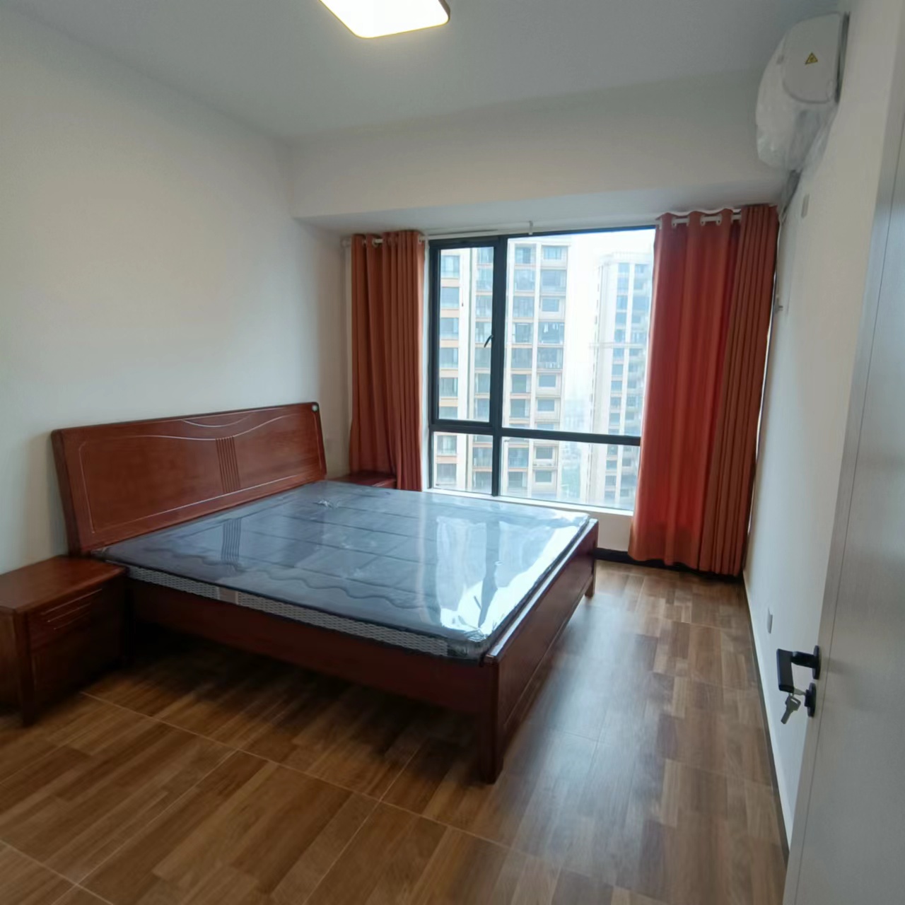 湘诚德峰小区B区  4室2厅2卫    3200.0元/月 湘诚德峰小区B区  4室2厅2卫    3200.0元/月室内图