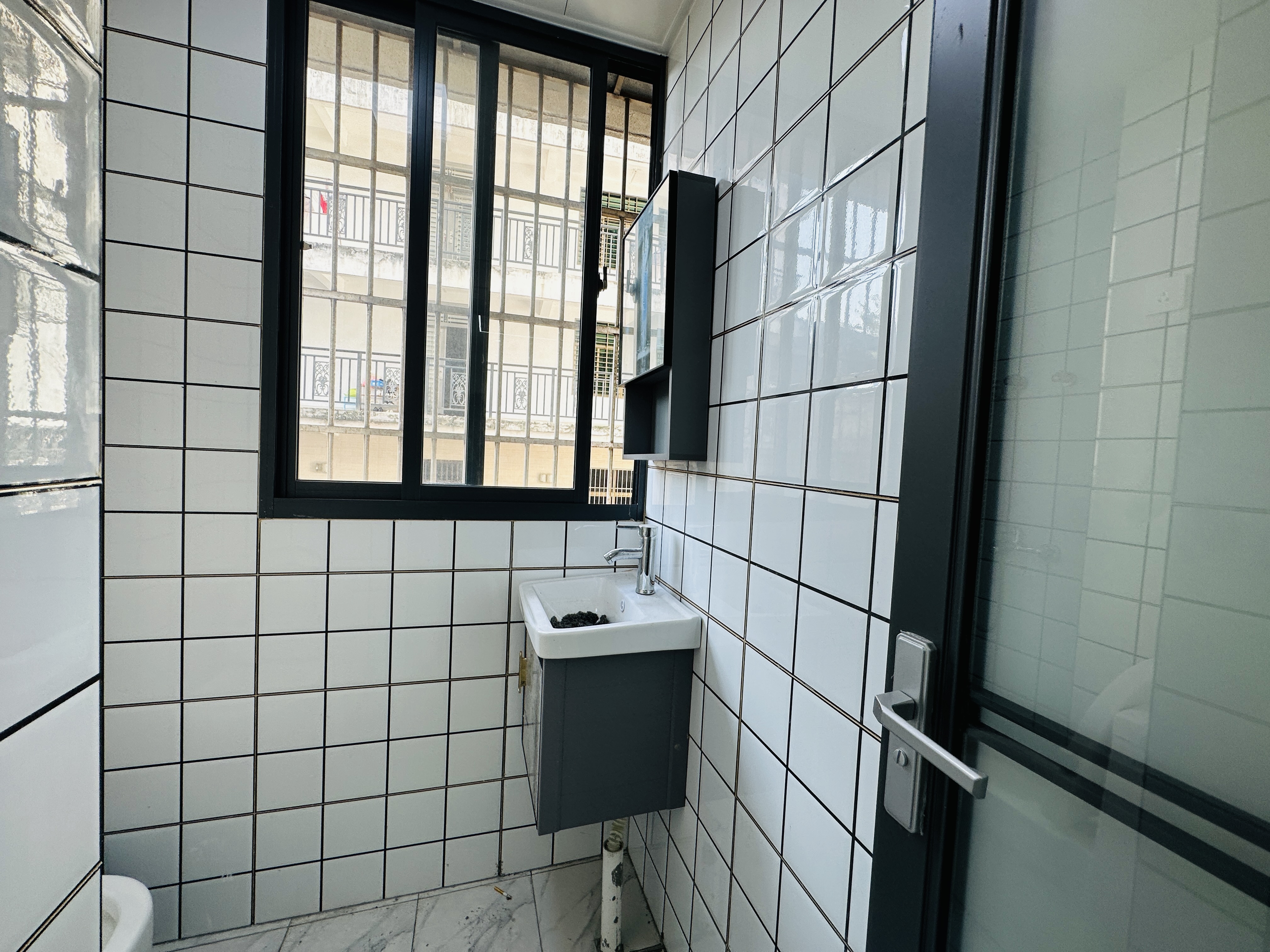 水岸星城B小区  2室2厅1卫    80.0万 水岸星城B小区  2室2厅1卫    80.0万卫生间