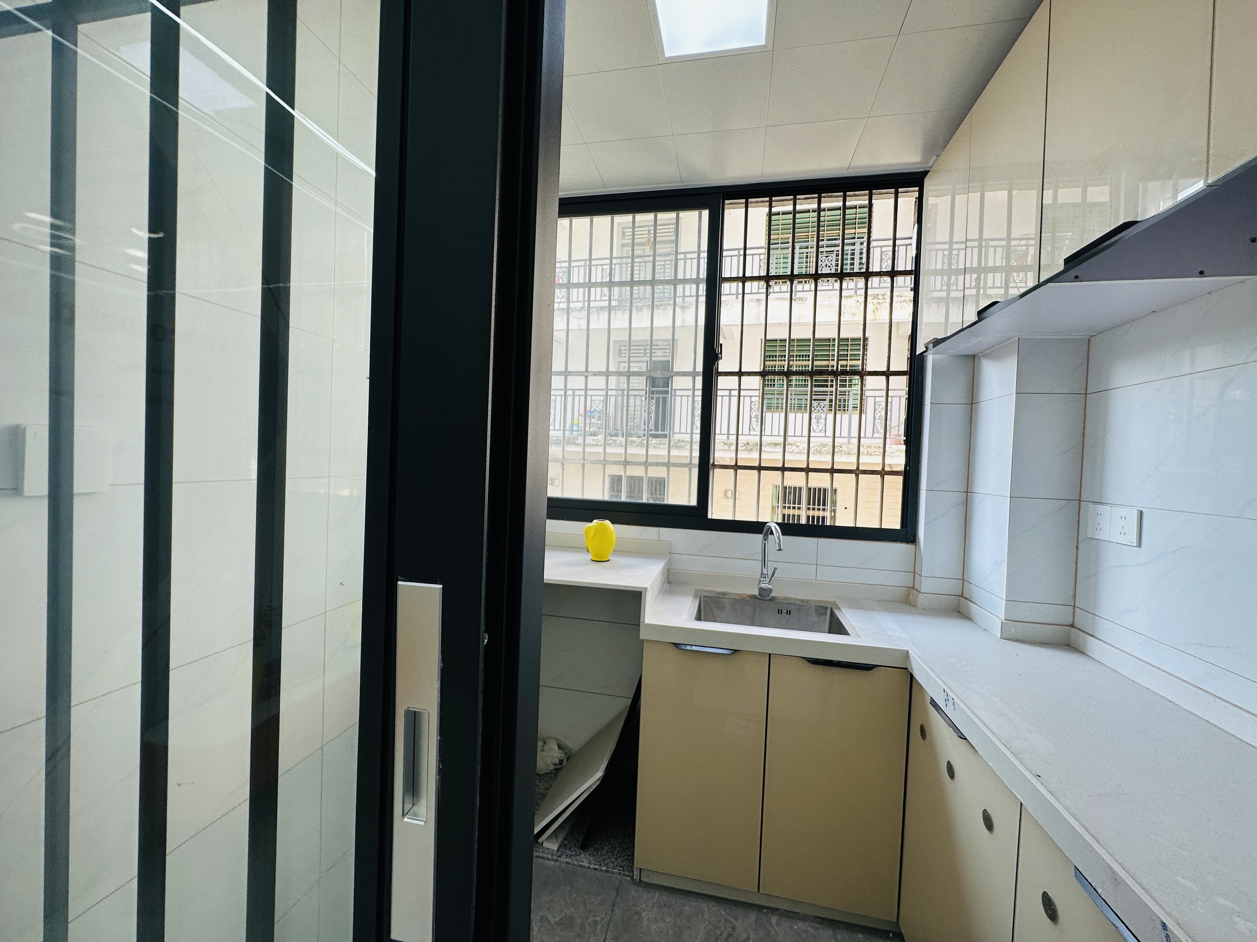 水岸星城B小区  2室2厅1卫    80.0万 水岸星城B小区  2室2厅1卫    80.0万厨房