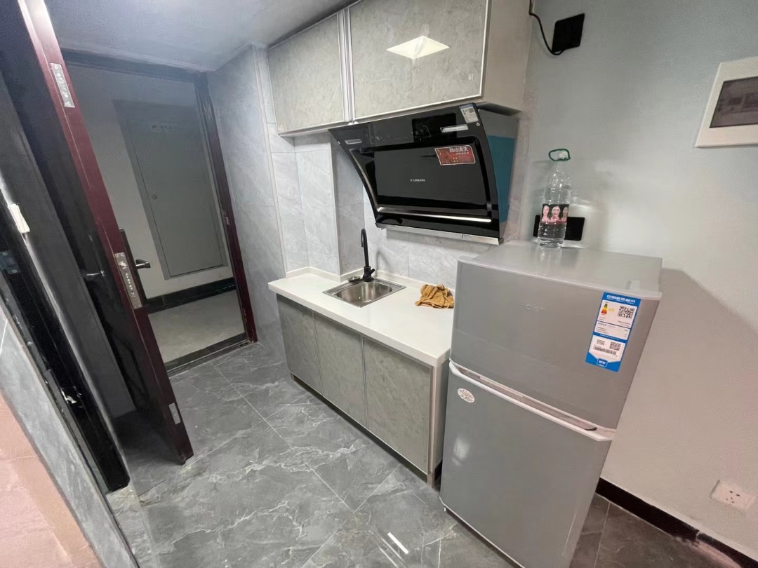 裕天国际商汇中心 1室1厅1卫 2100.0元/月 裕天国际商汇中心 1室1厅1卫 2100.0元/月室内图