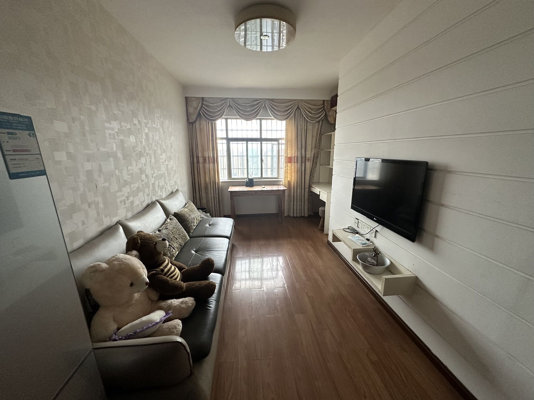 东方豪苑  1室0厅0卫    900.0元/月