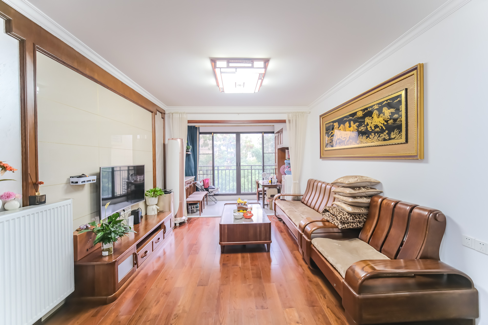 保利香槟国际 3室2厅2卫 95.0万 保利香槟国际 3室2厅2卫 95.0万客厅