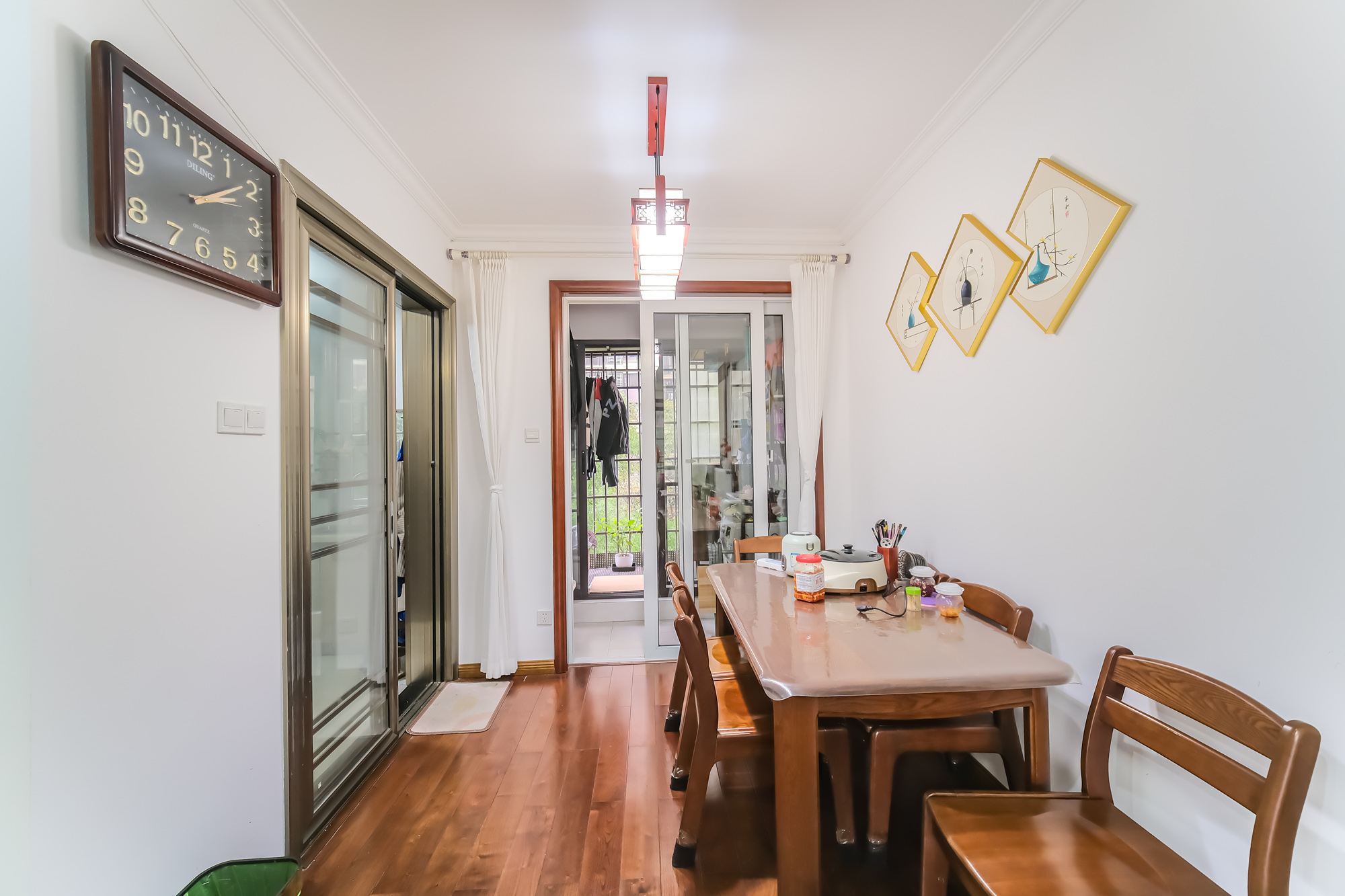 保利香槟国际 3室2厅2卫 95.0万 保利香槟国际 3室2厅2卫 95.0万客厅