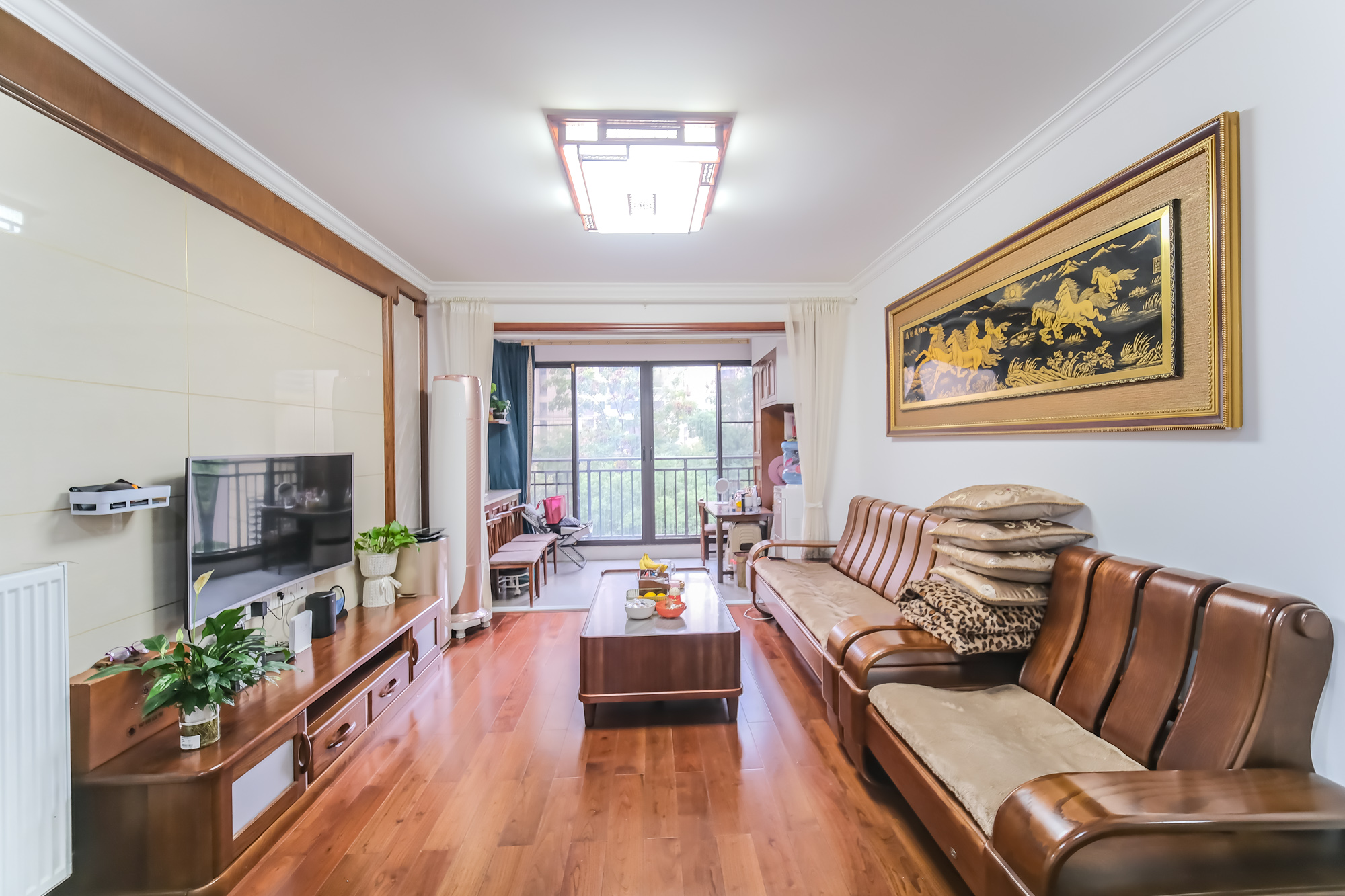 保利香槟国际 3室2厅2卫 95.0万 保利香槟国际 3室2厅2卫 95.0万客厅