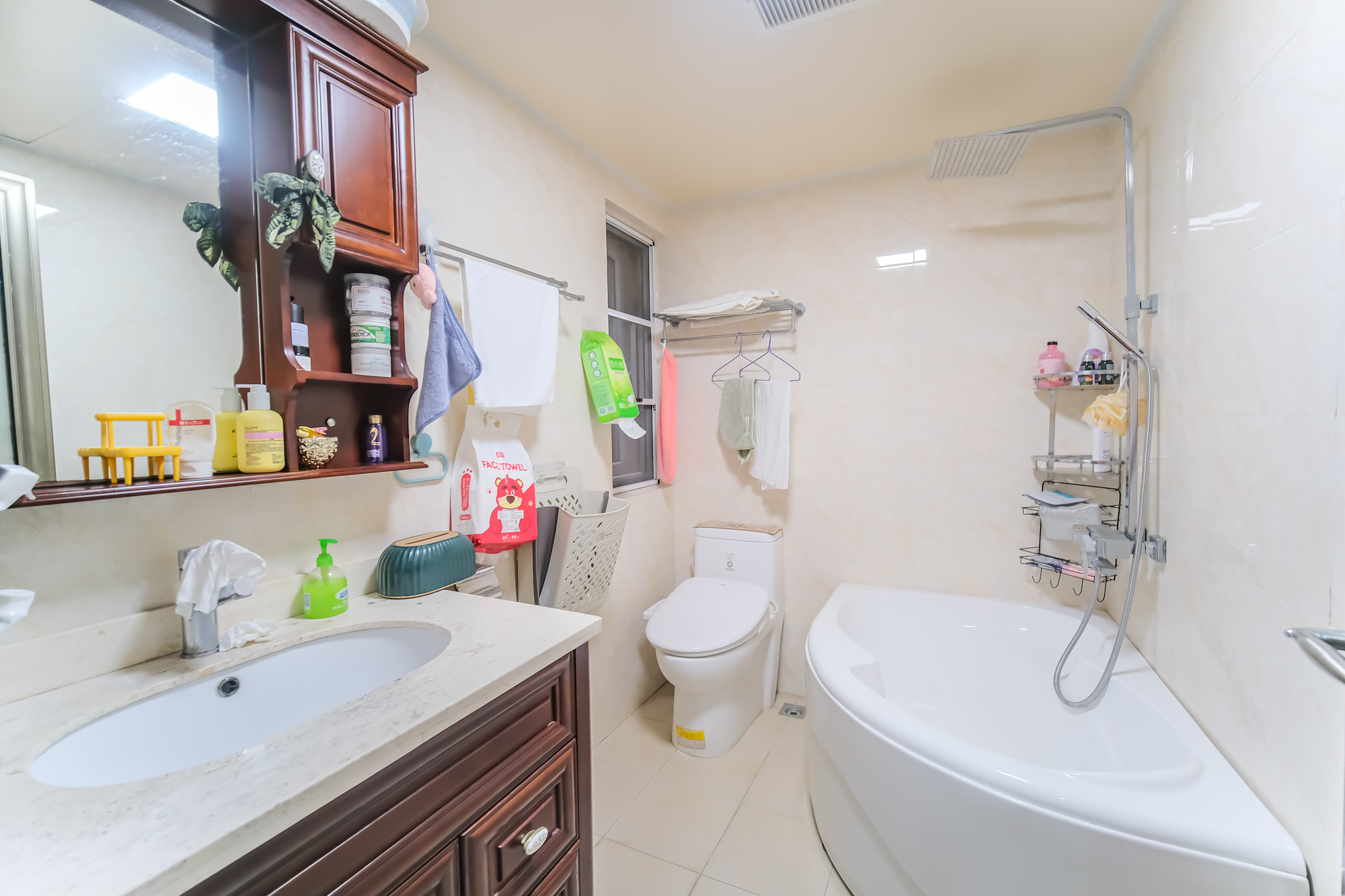 保利香槟国际 3室2厅2卫 95.0万 保利香槟国际 3室2厅2卫 95.0万卫生间