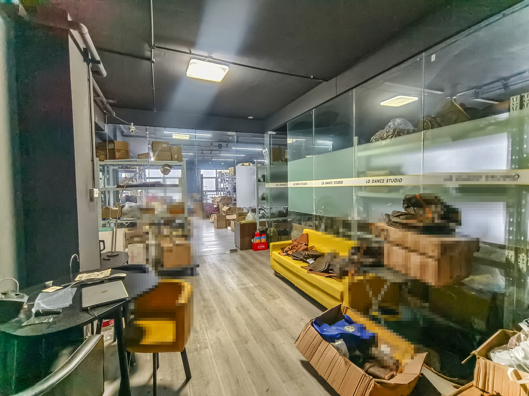 和悦城(蟠龙景苑) 1室1厅1卫 135.0万 和悦城(蟠龙景苑) 1室1厅1卫 135.0万客厅