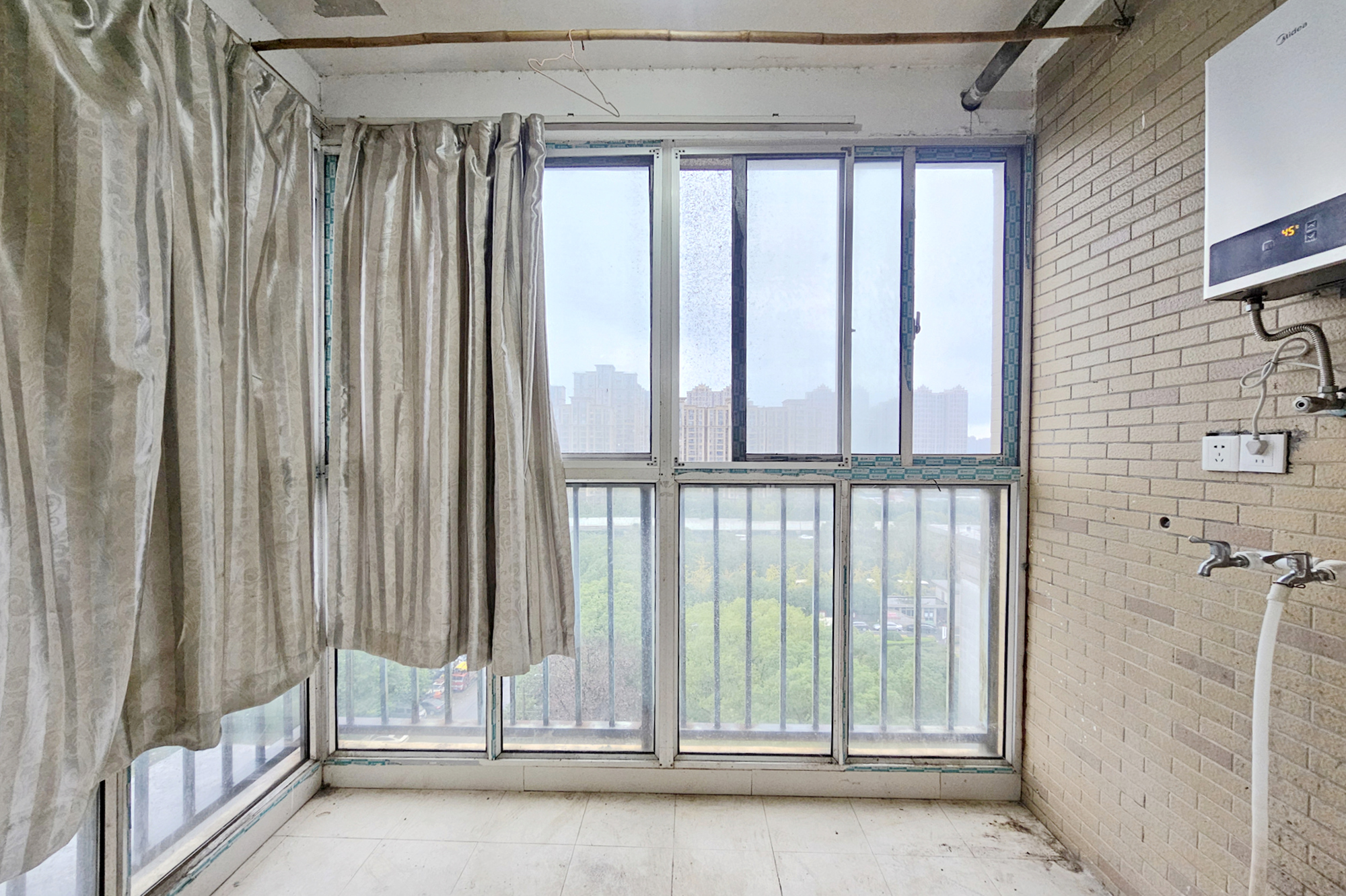 至雅小玲家园 3室2厅2卫 78.8万 至雅小玲家园 3室2厅2卫 78.8万阳台