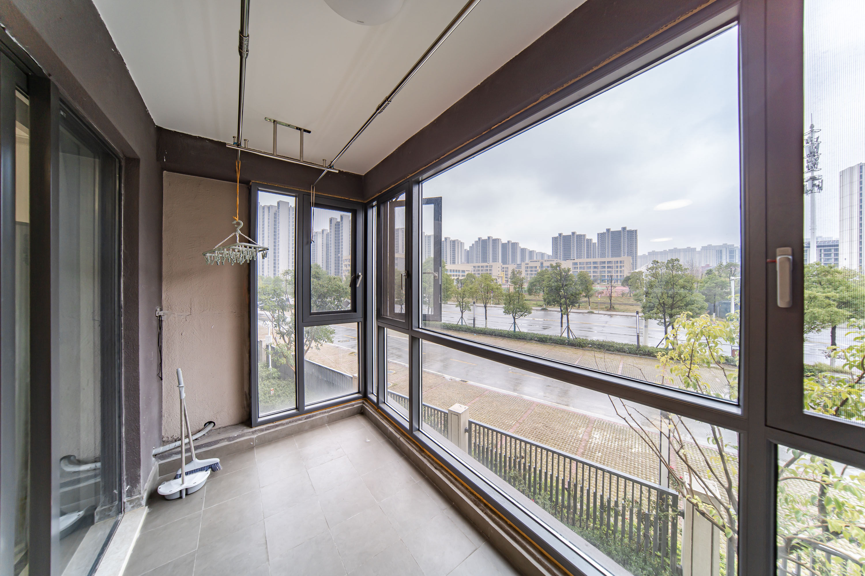 深业鹭栖府  3室2厅1卫   189.00万阳台