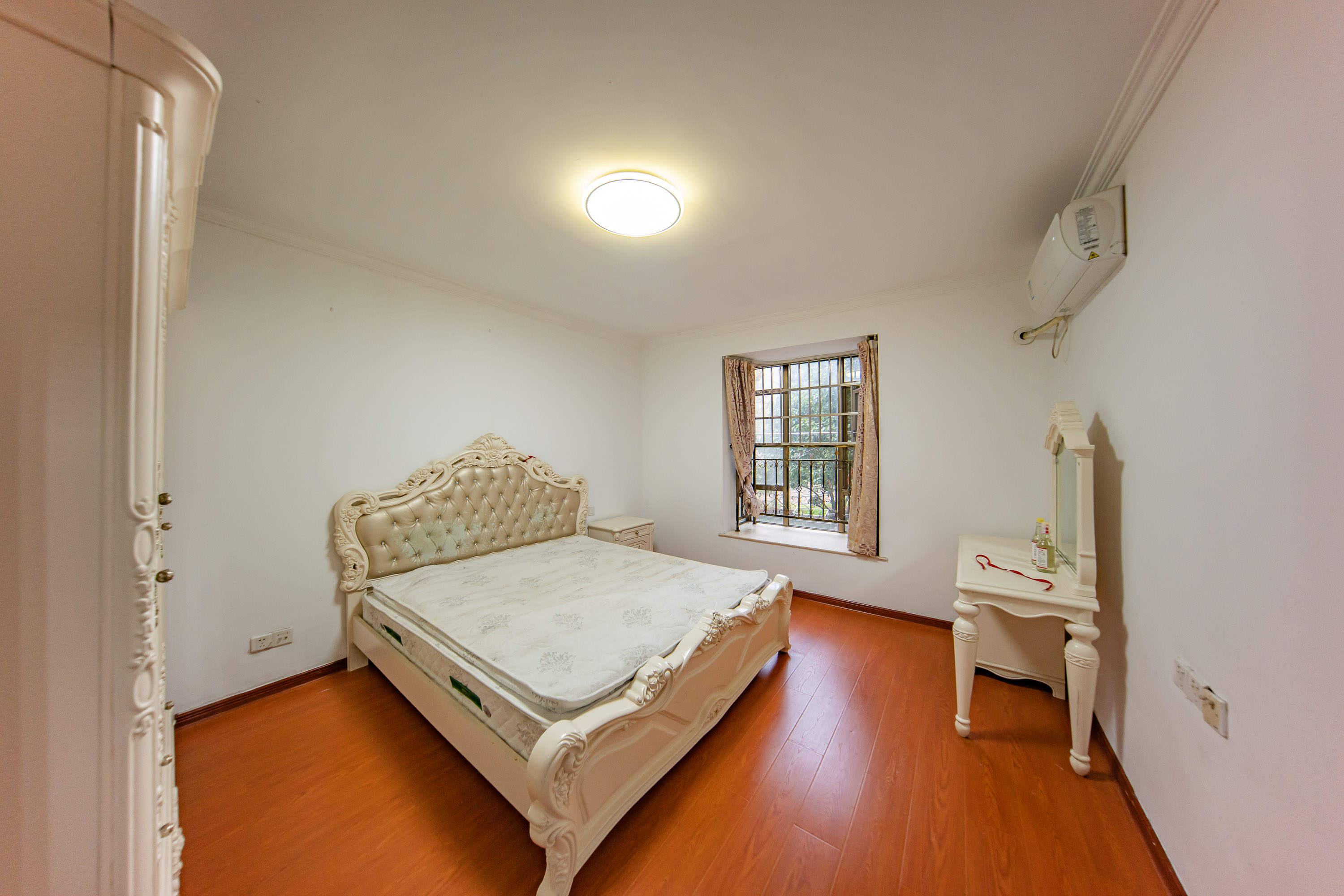 江山帝景雅典 3室2厅2卫 120.0万 江山帝景雅典 3室2厅2卫 120.0万卧室