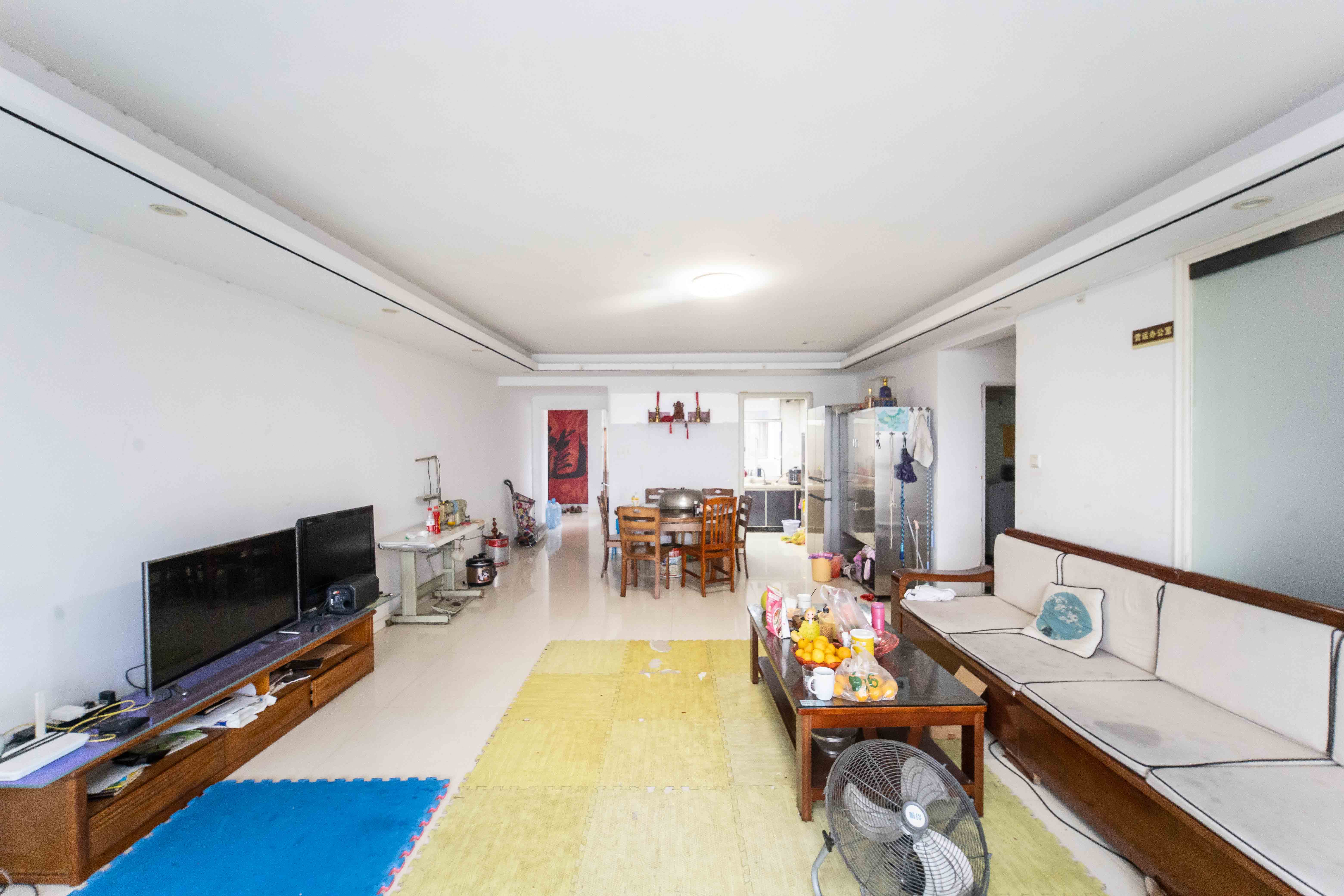 高桥现代商贸城 4室2厅2卫 98.0万 高桥现代商贸城 4室2厅2卫 98.0万客厅