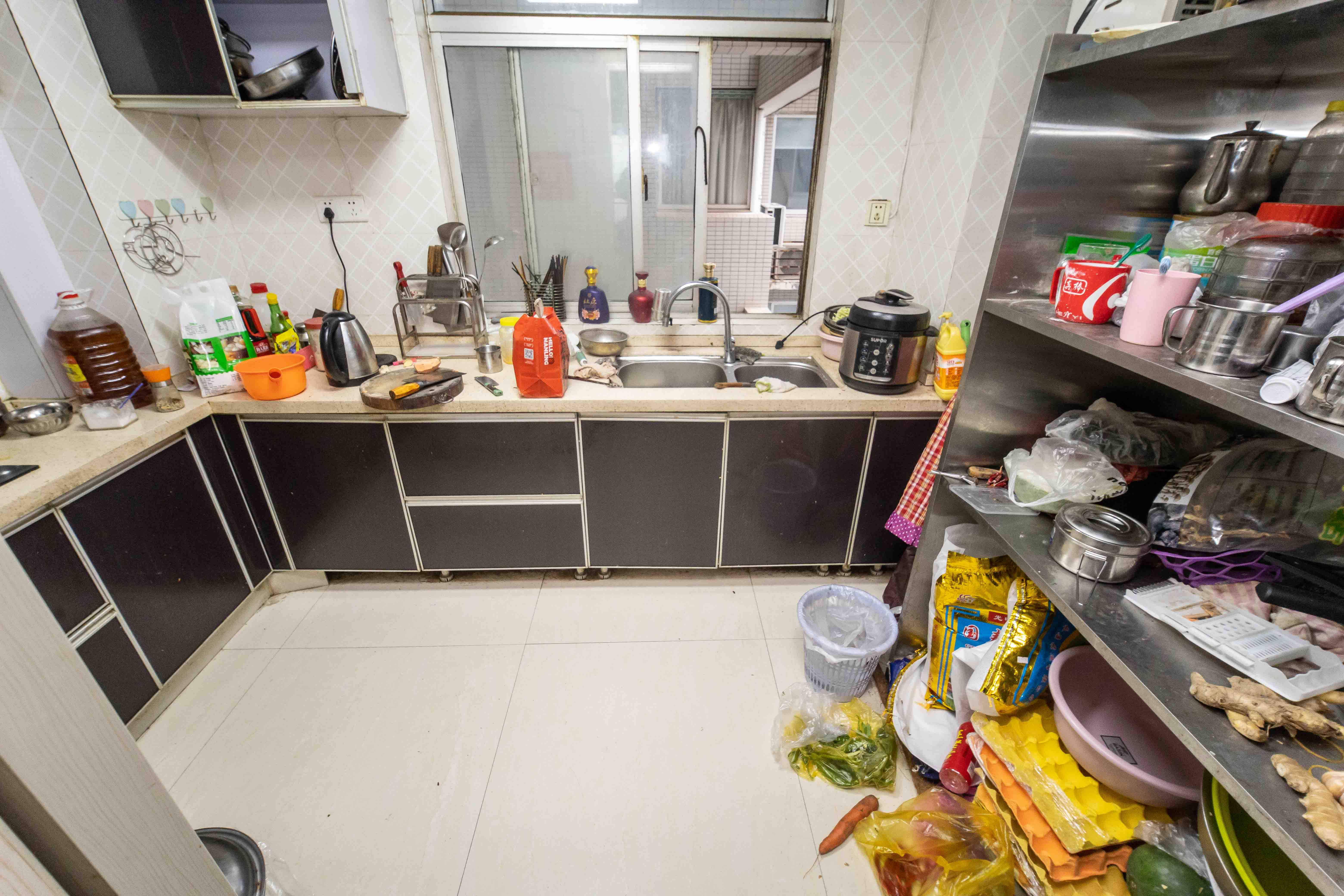 高桥现代商贸城  4室2厅2卫    98.0万厨房