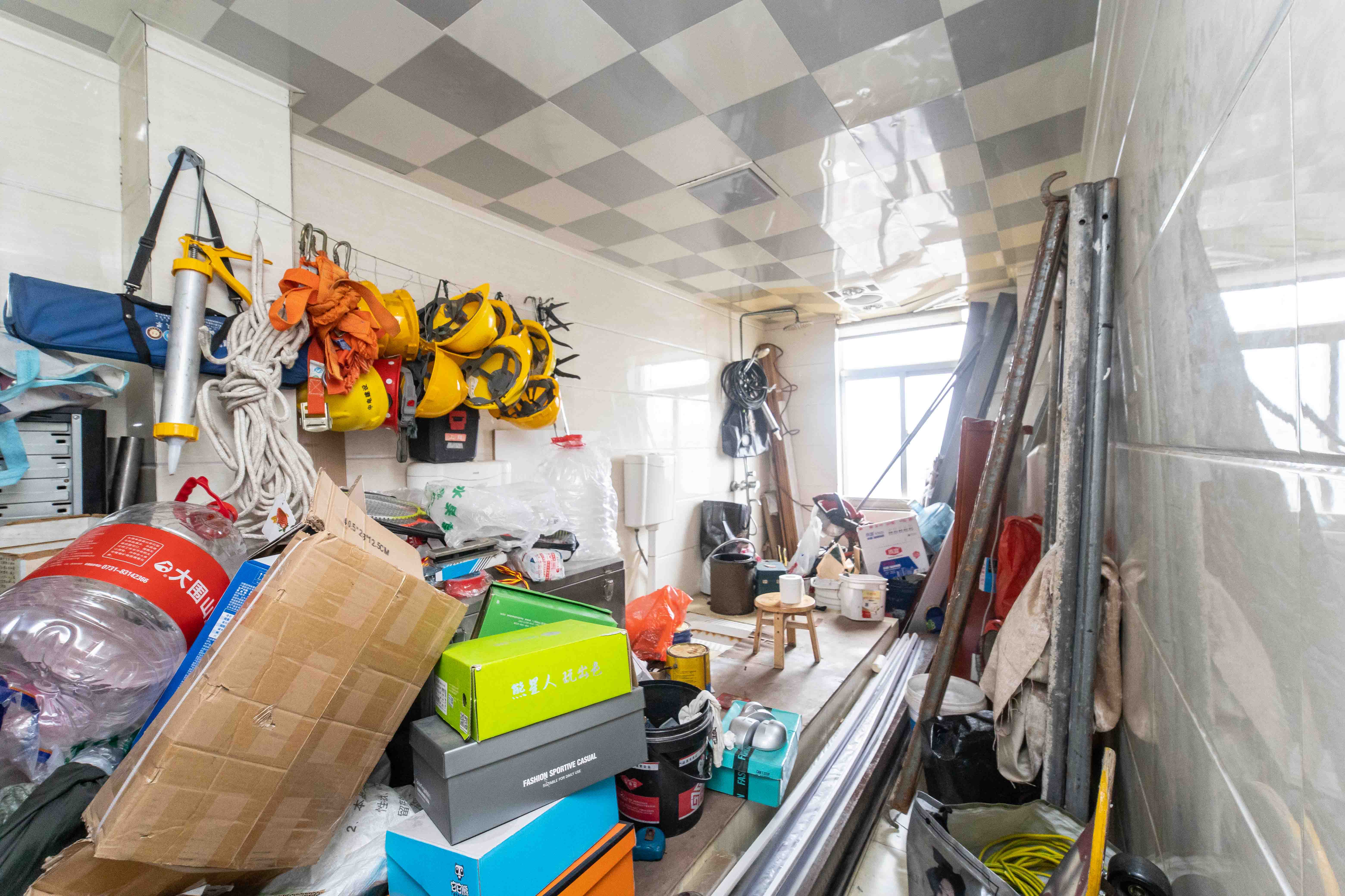 高桥现代商贸城  4室2厅2卫    98.0万卫生间