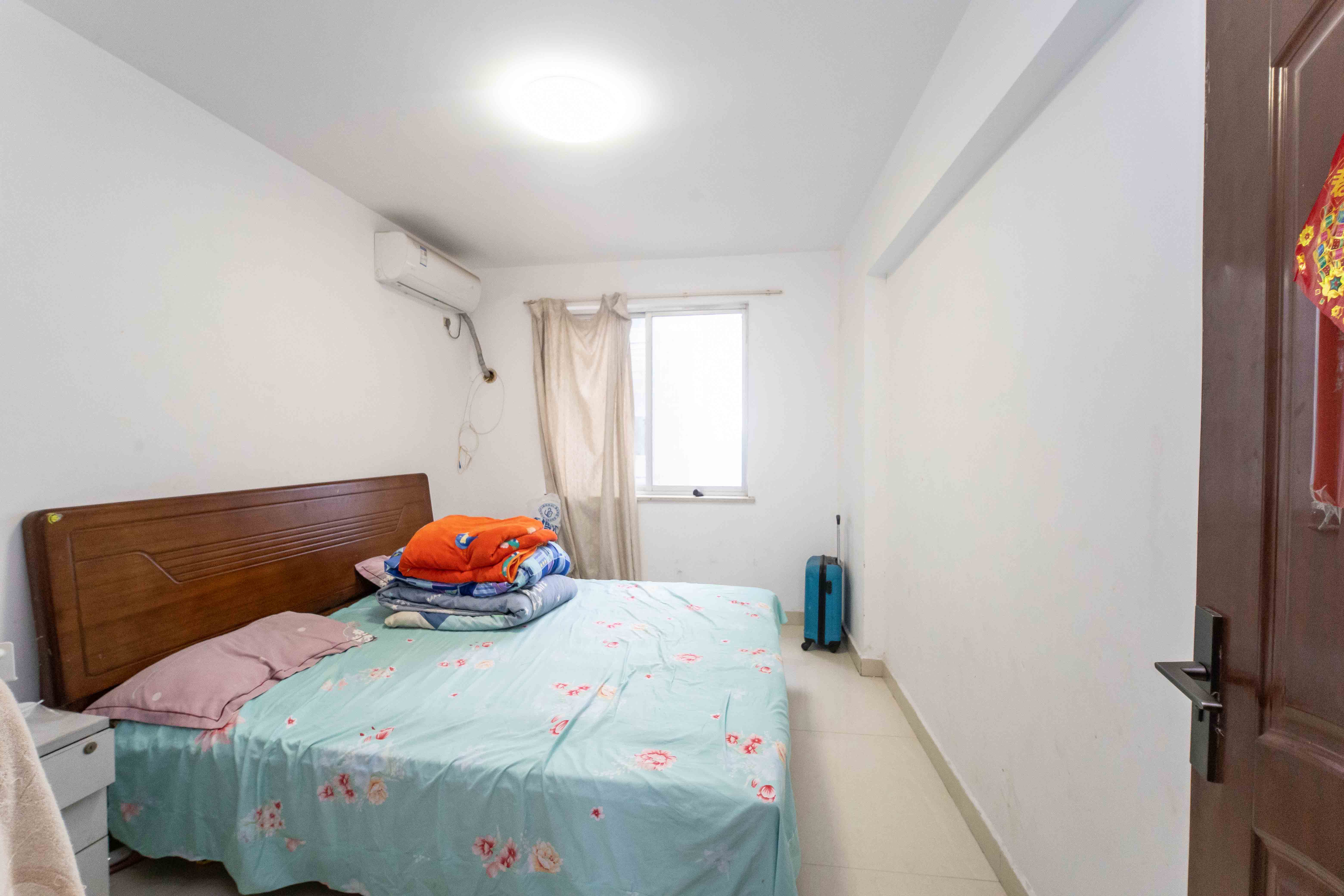 高桥现代商贸城  4室2厅2卫    98.0万卧室