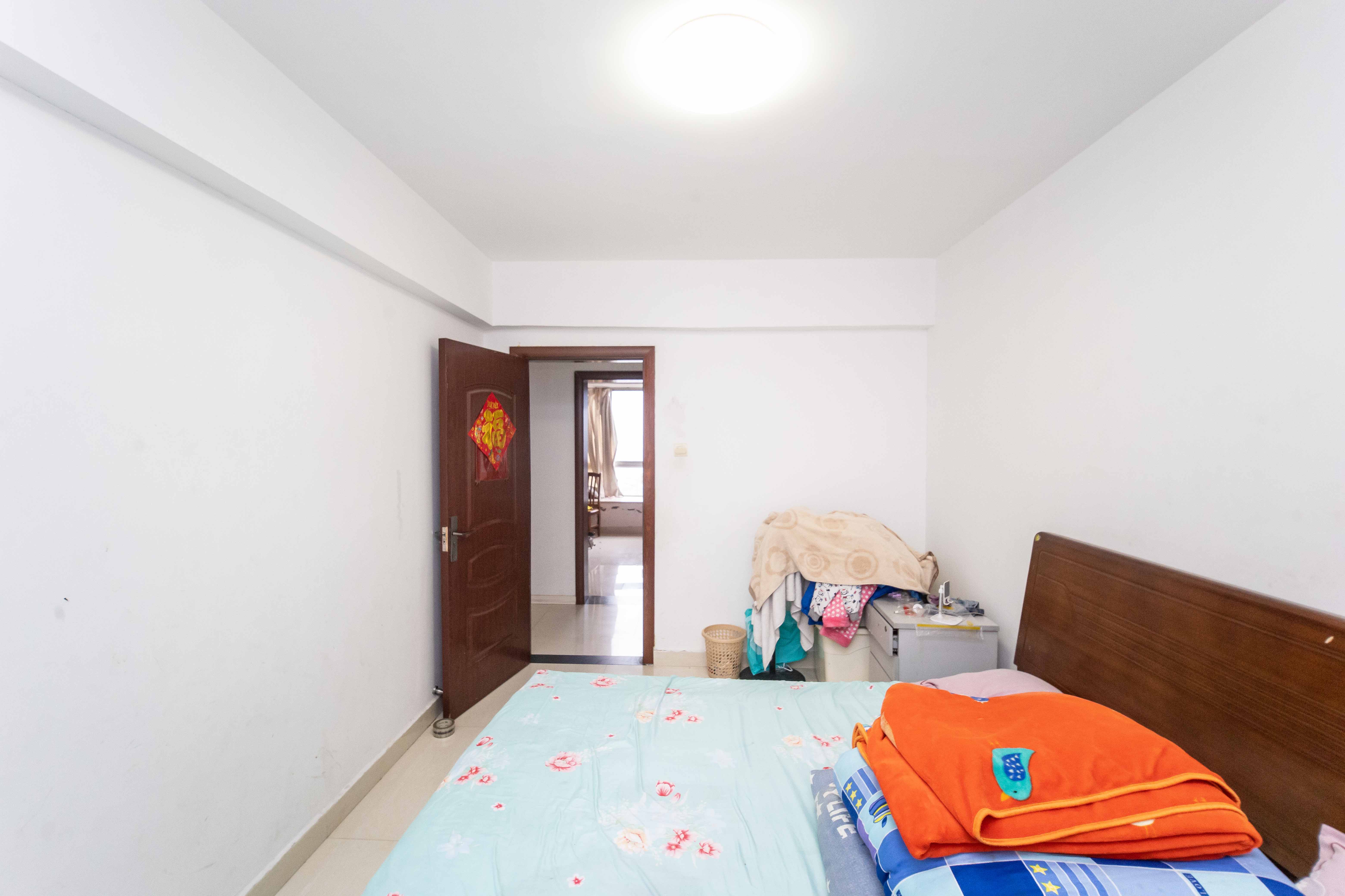 高桥现代商贸城  4室2厅2卫    98.0万卧室