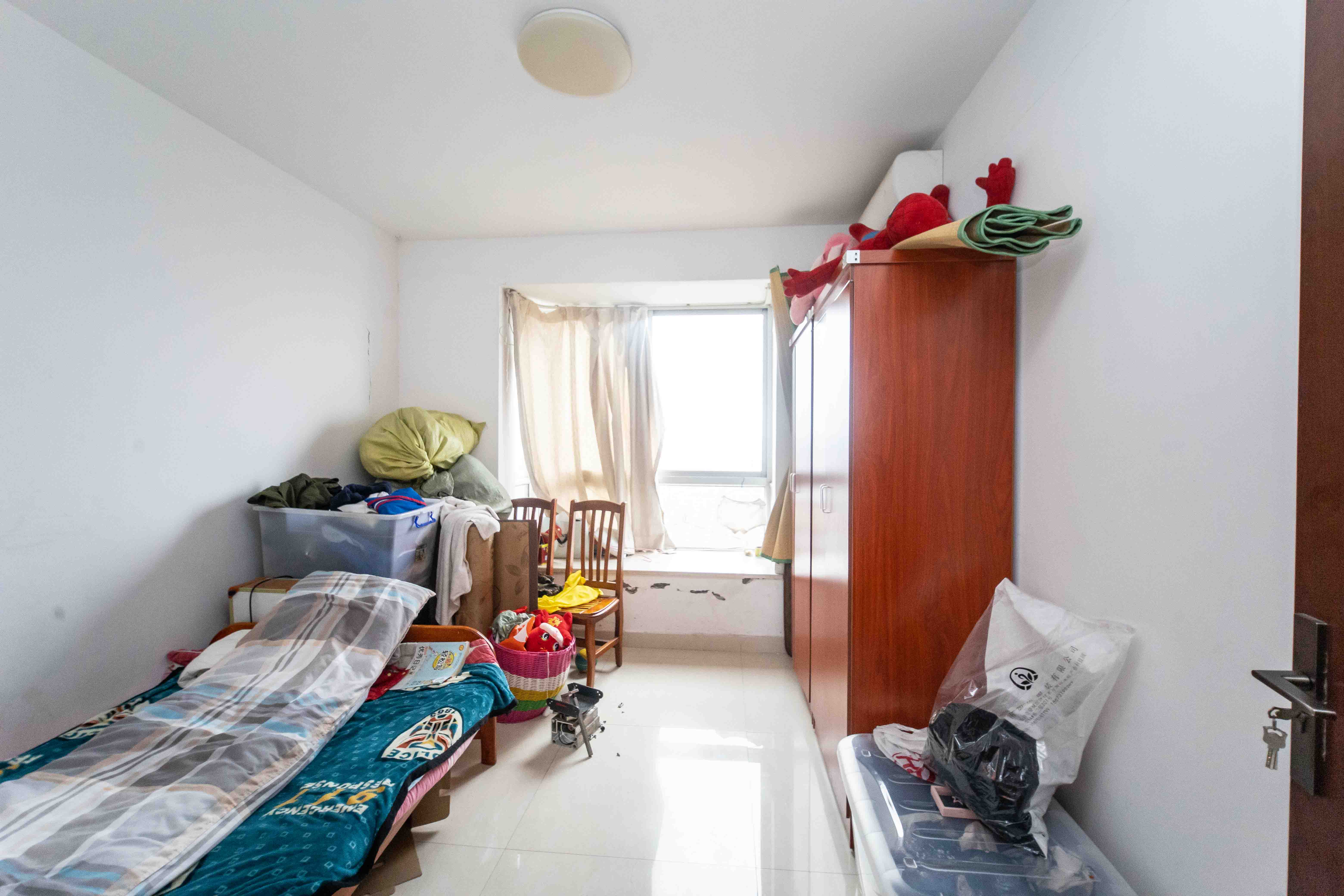 高桥现代商贸城  4室2厅2卫    98.0万卧室