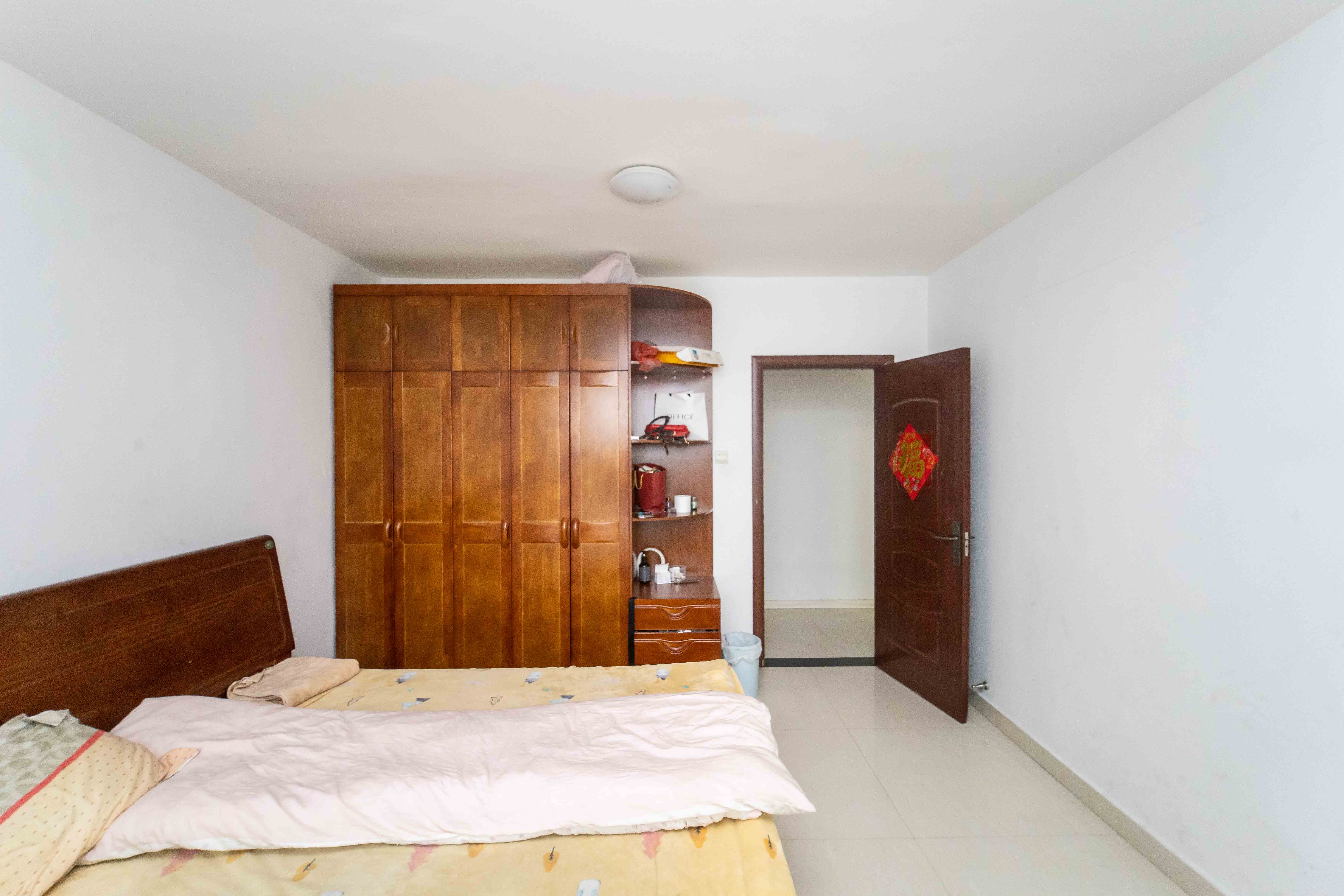 高桥现代商贸城  4室2厅2卫    98.0万卧室