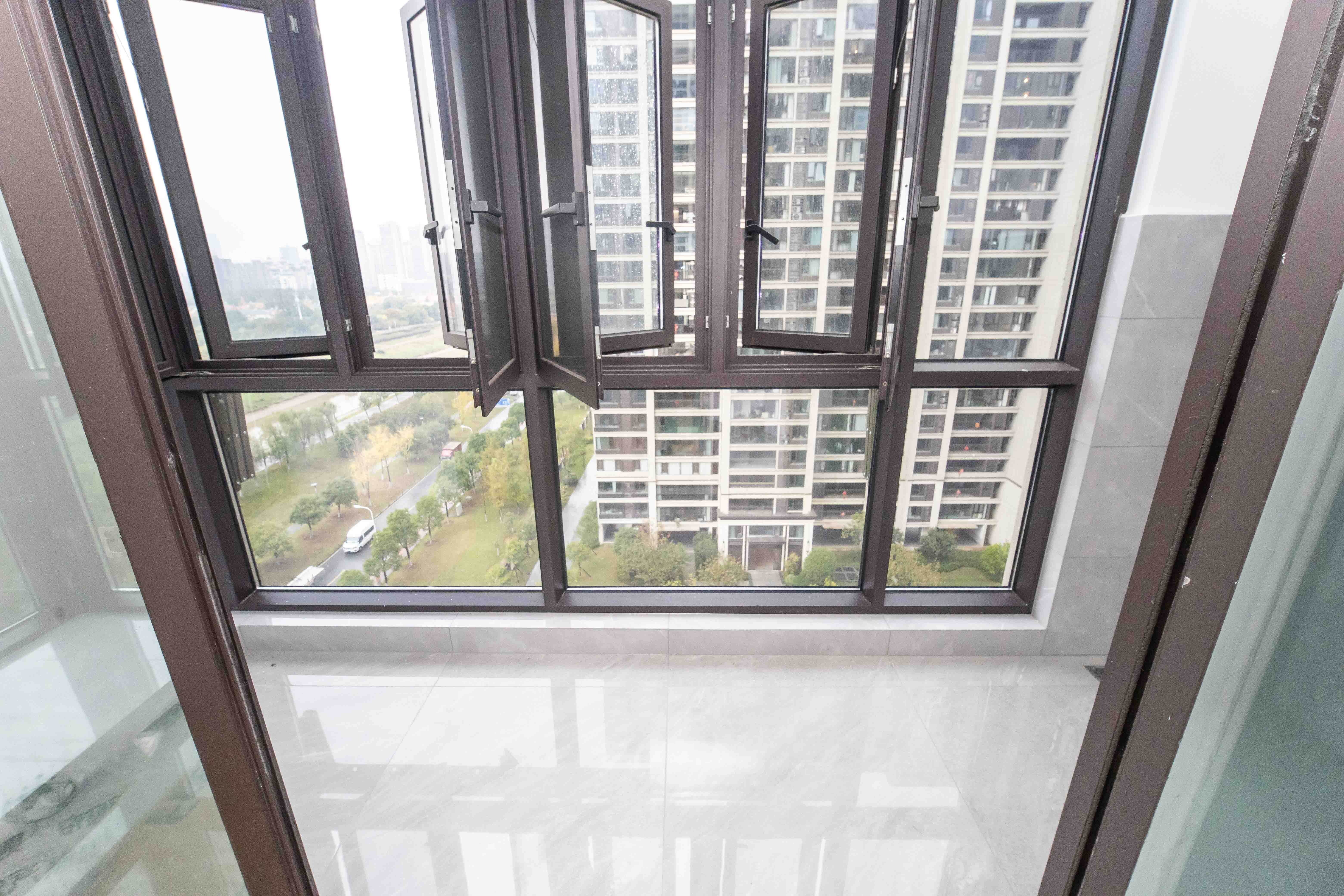 德奥悦东方  4室2厅2卫   268.00万阳台