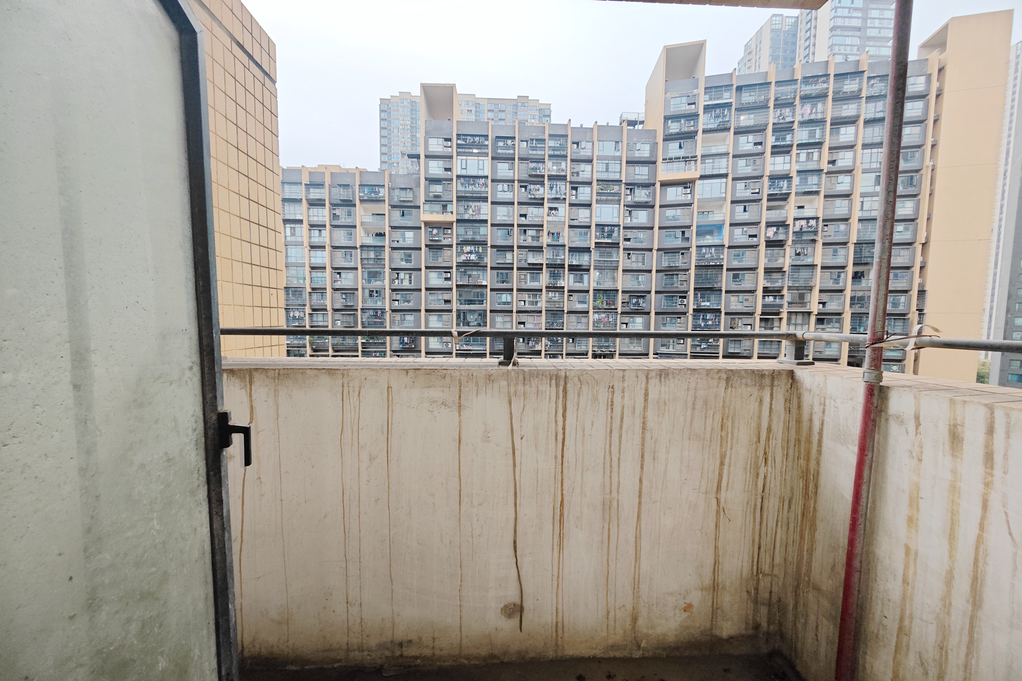 万科魅力之城  3室2厅2卫   140.00万阳台