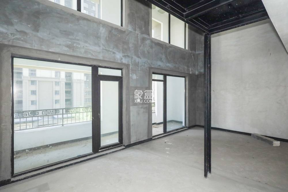 建发央著  4室2厅3卫   185.00万