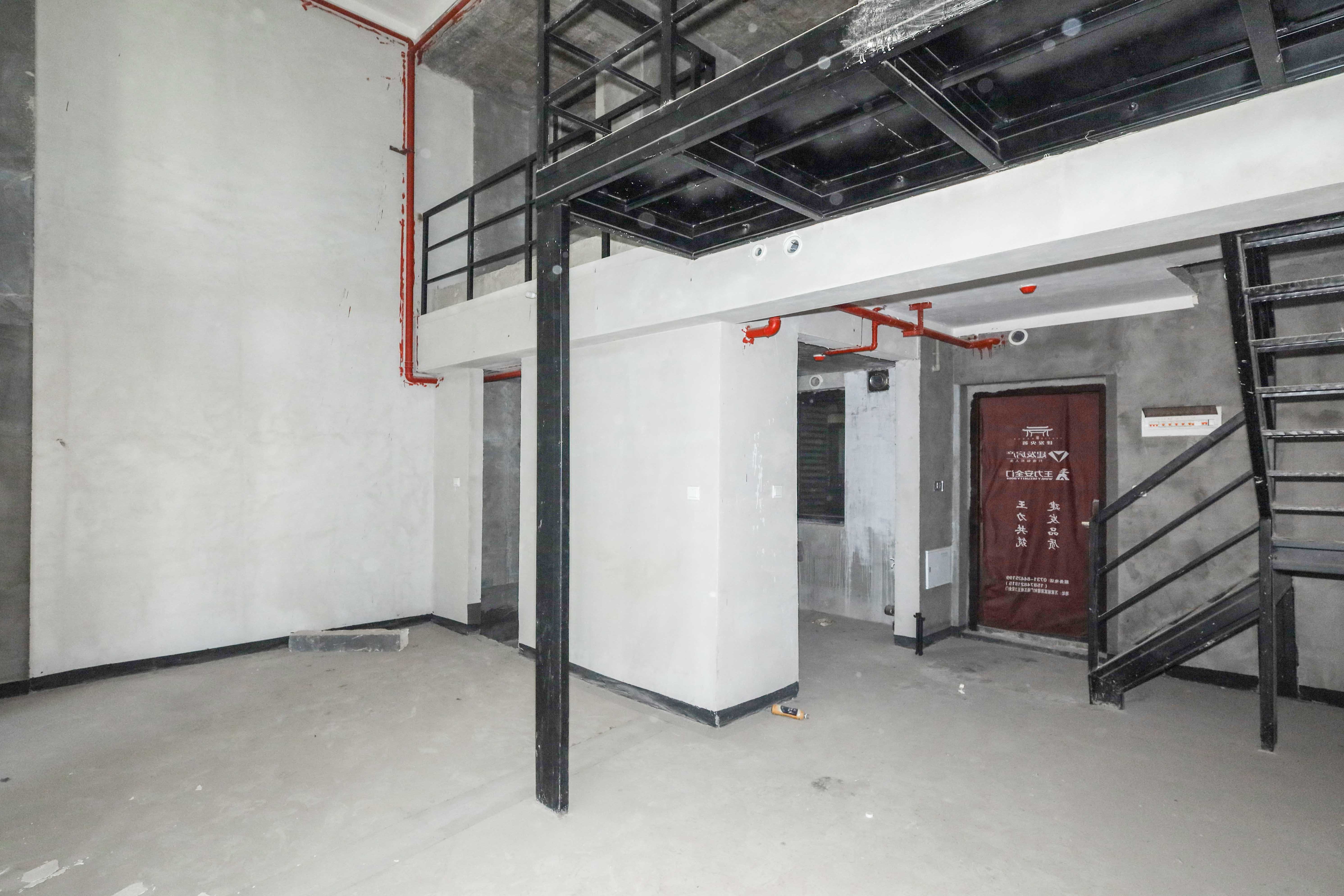 建发央著  4室2厅3卫   185.00万客厅