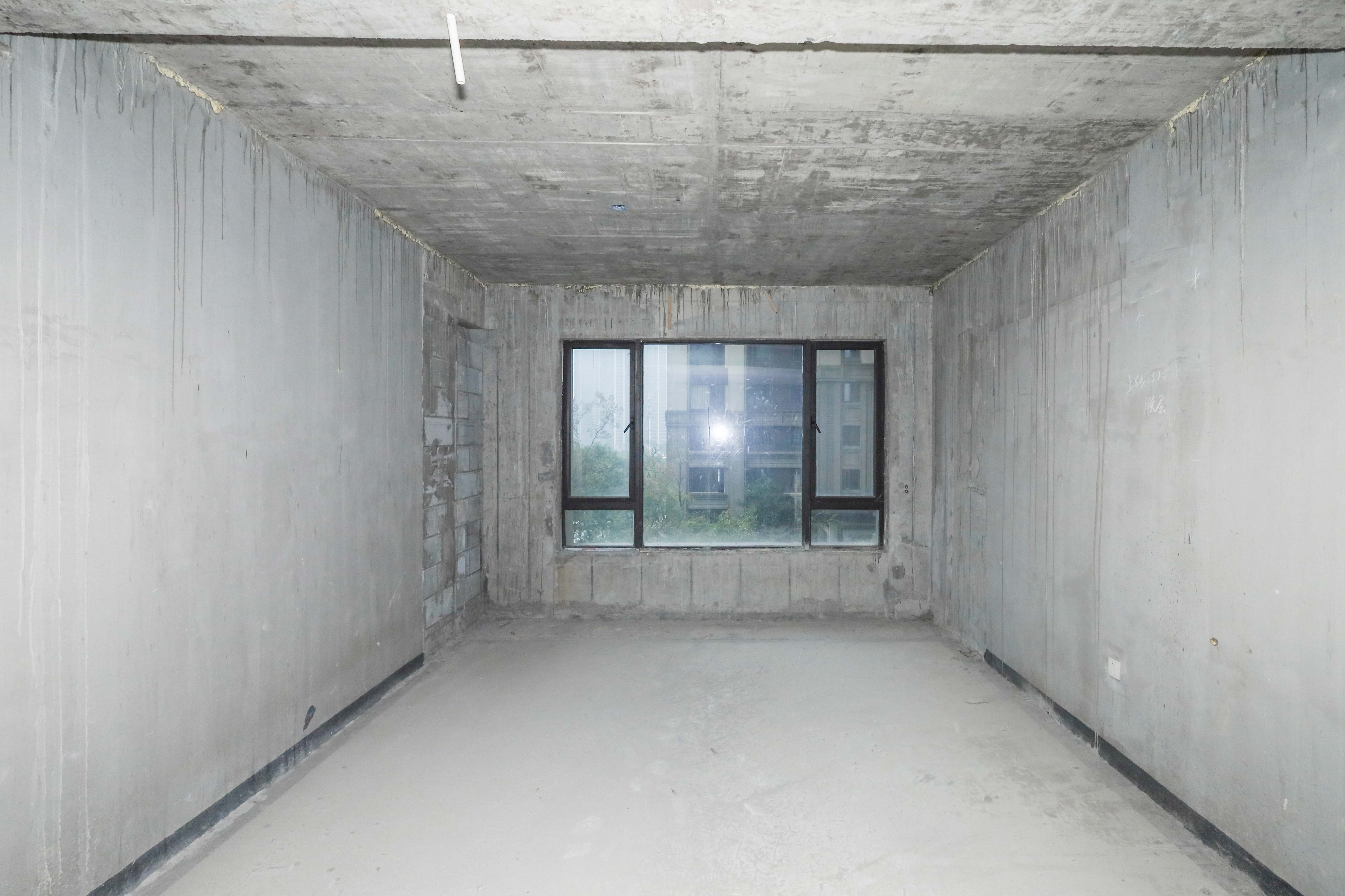 建发央著  4室2厅3卫   308.00万