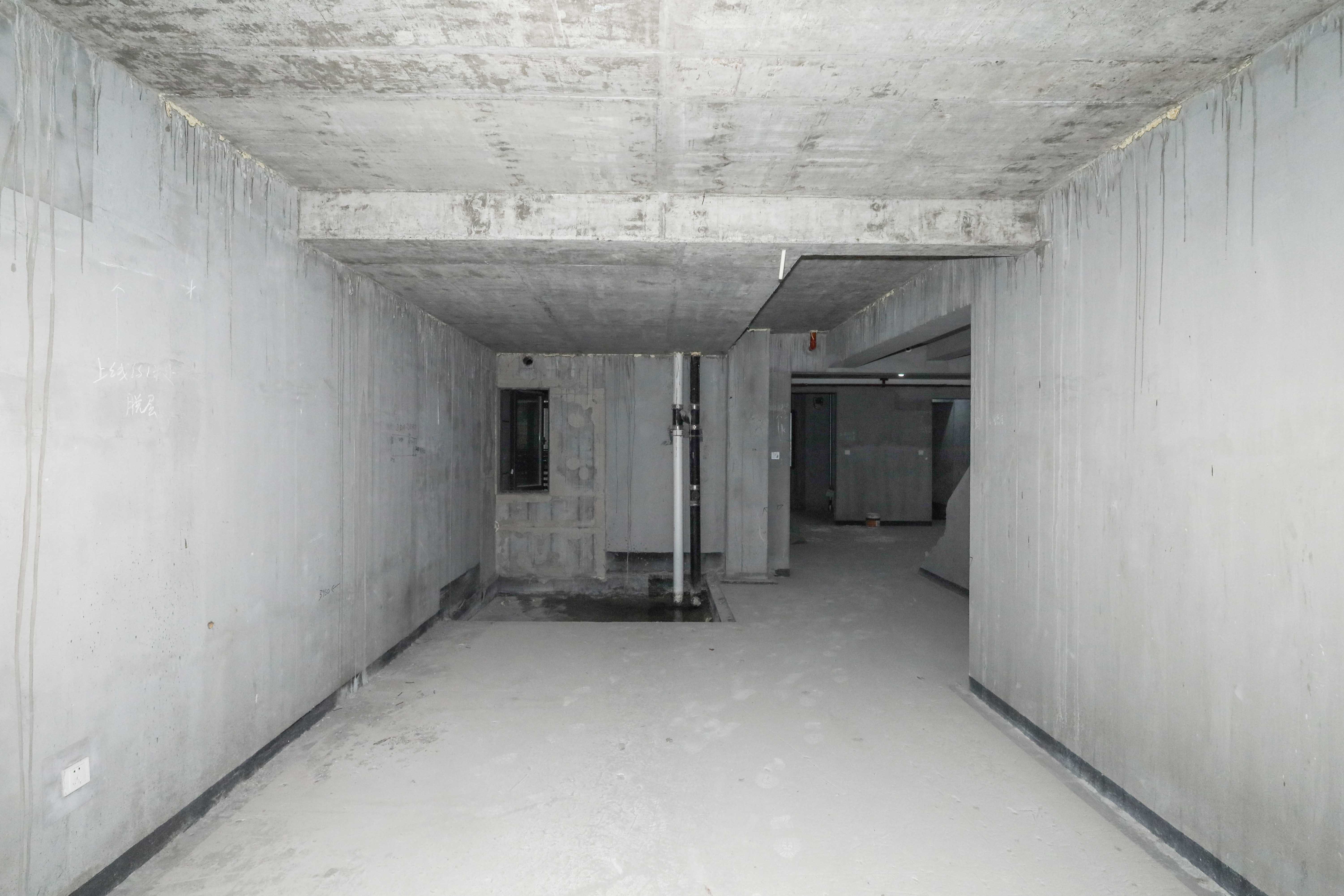 建发央著  4室2厅3卫   308.00万客厅