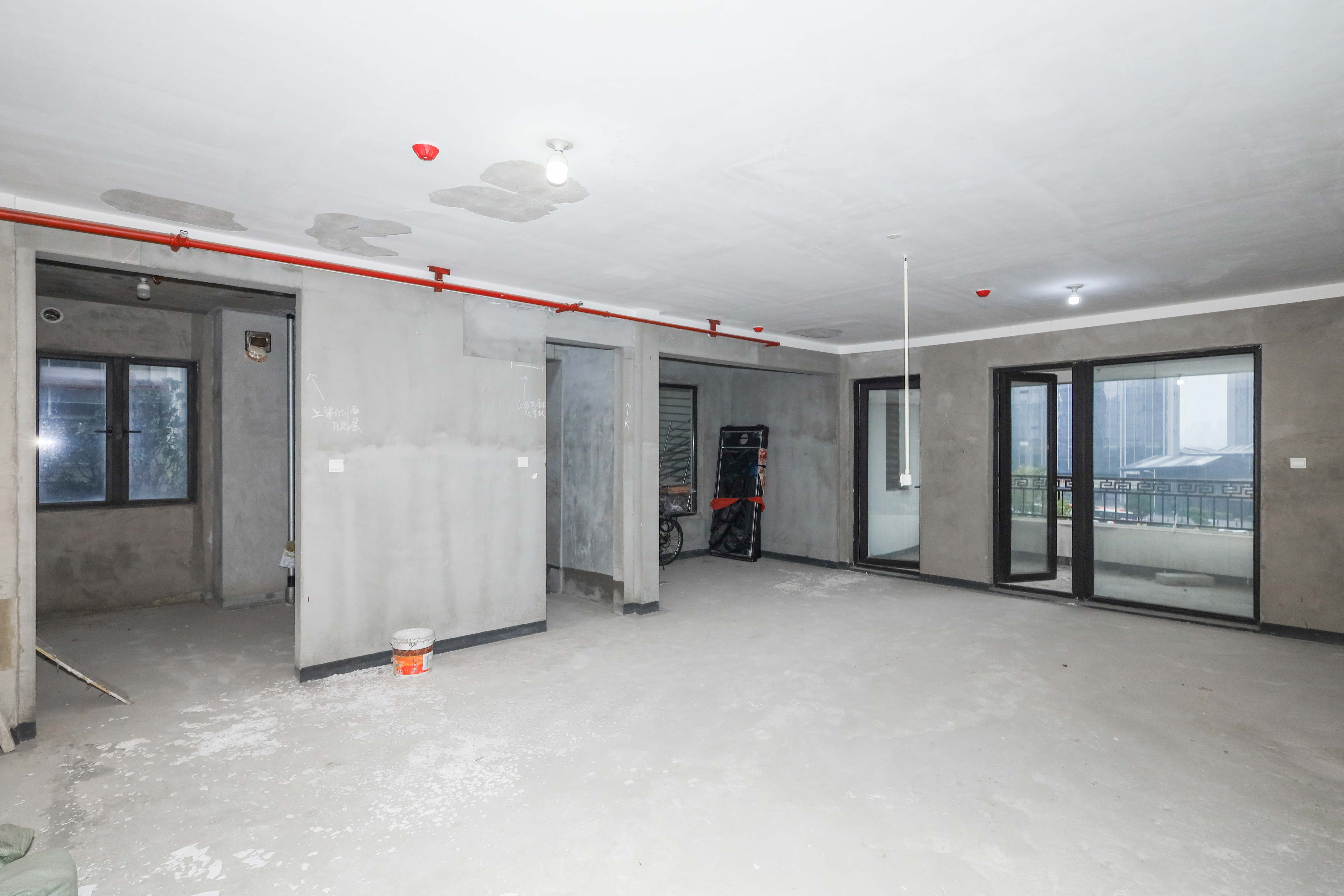 建发央著  4室2厅3卫   308.00万其他
