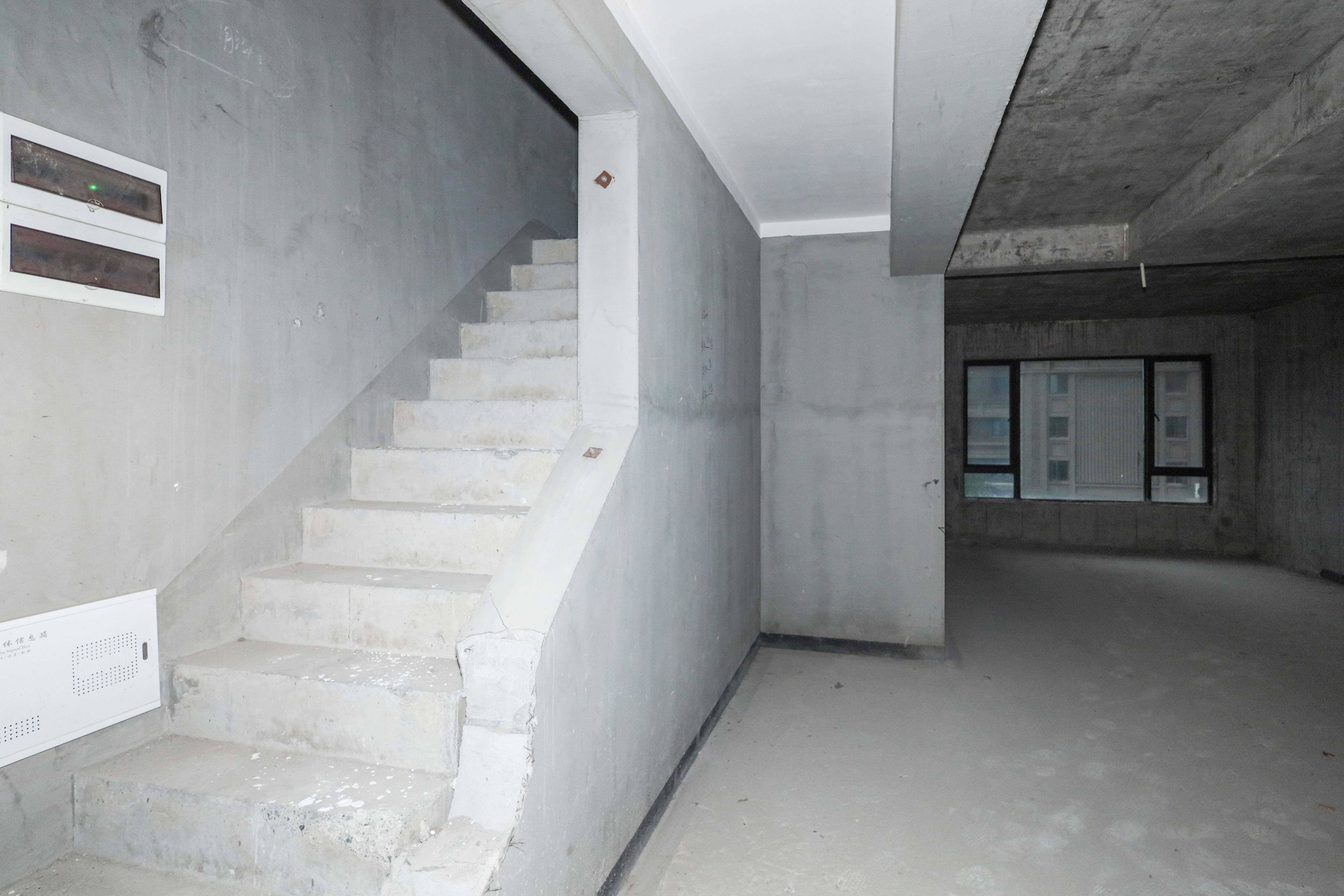 建发央著  4室2厅3卫   308.00万其他