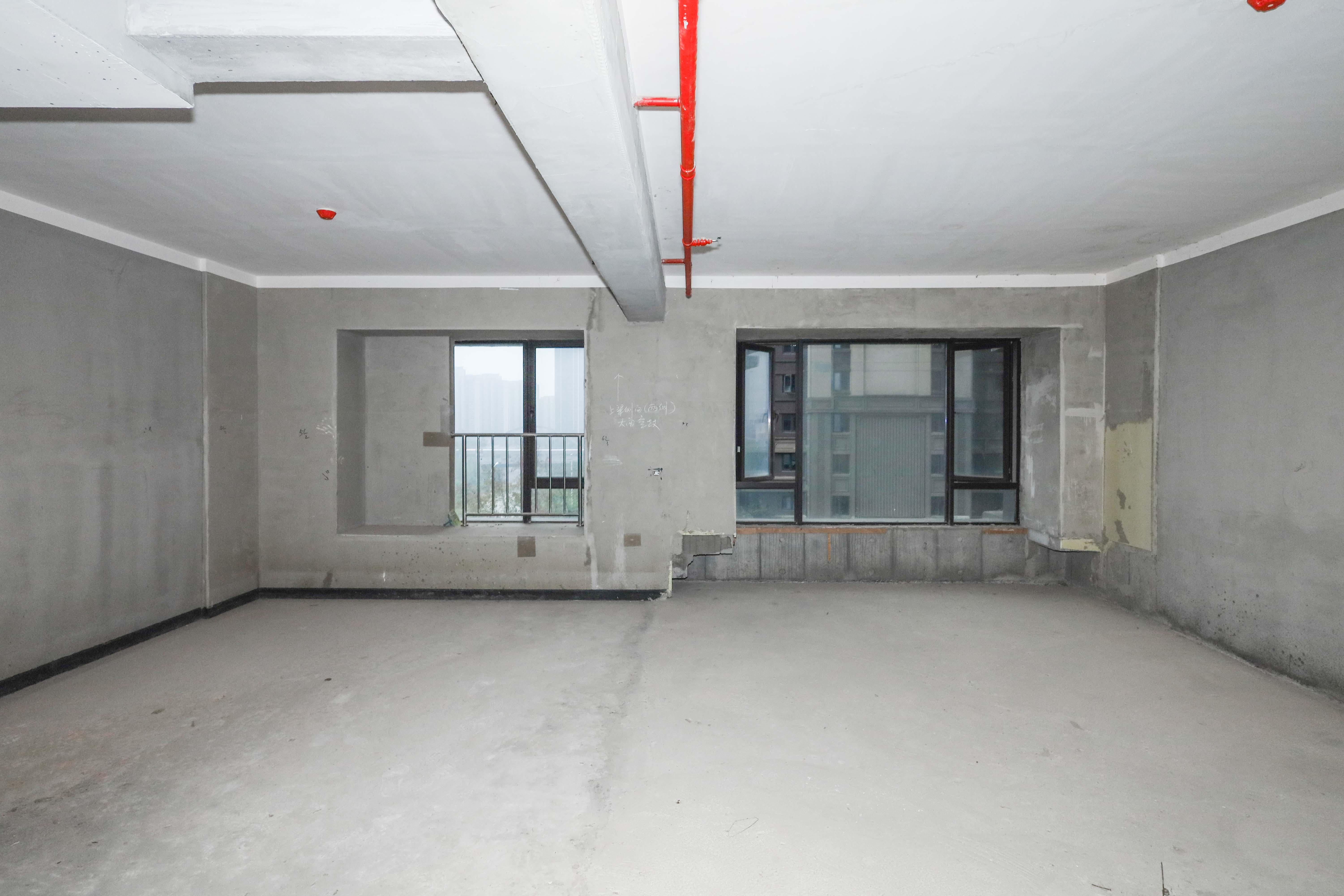 建发央著  4室2厅3卫   308.00万卧室