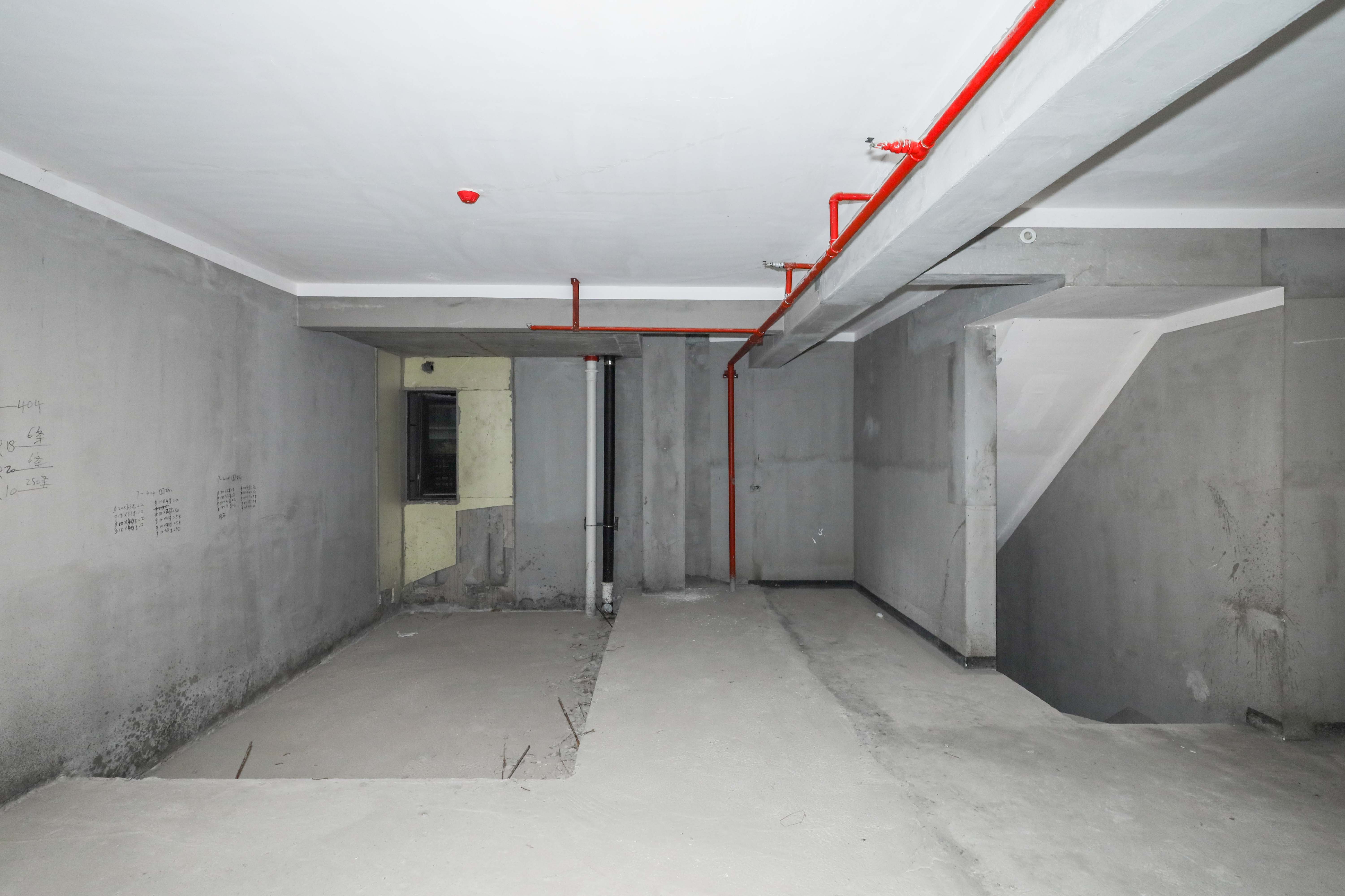 建发央著  4室2厅3卫   308.00万卧室