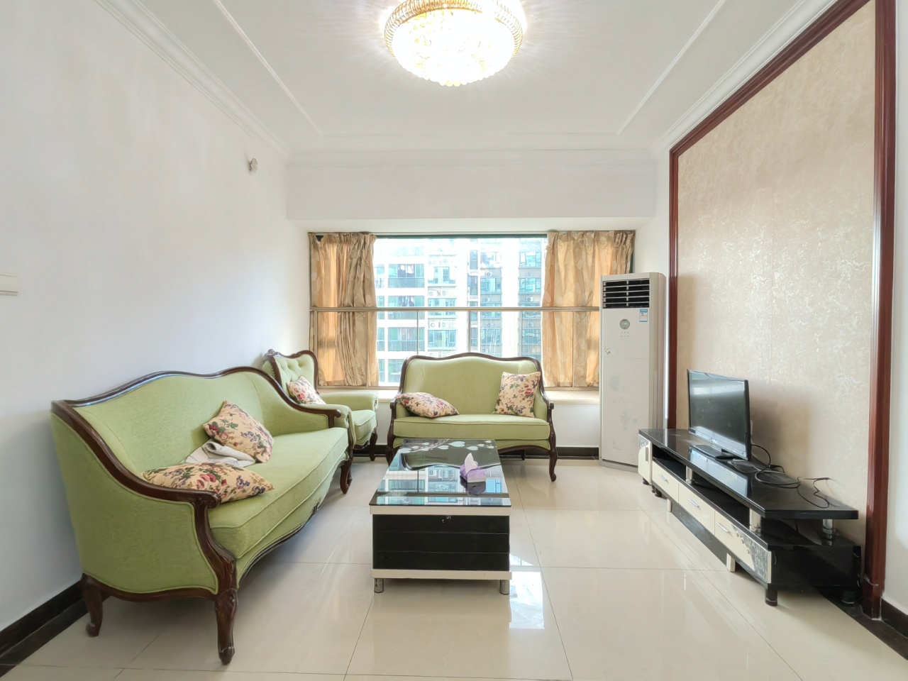 恒大城 3室2厅1卫 1800.0元/月 恒大城 3室2厅1卫 1800.0元/月室内图