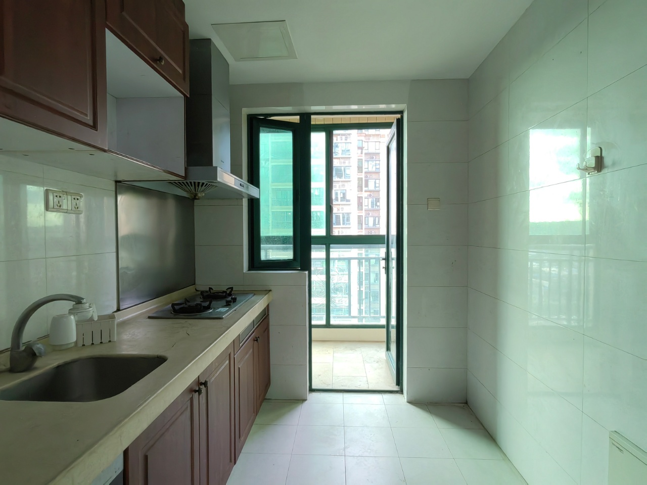 恒大城 3室2厅1卫 1800.0元/月 恒大城 3室2厅1卫 1800.0元/月室内图